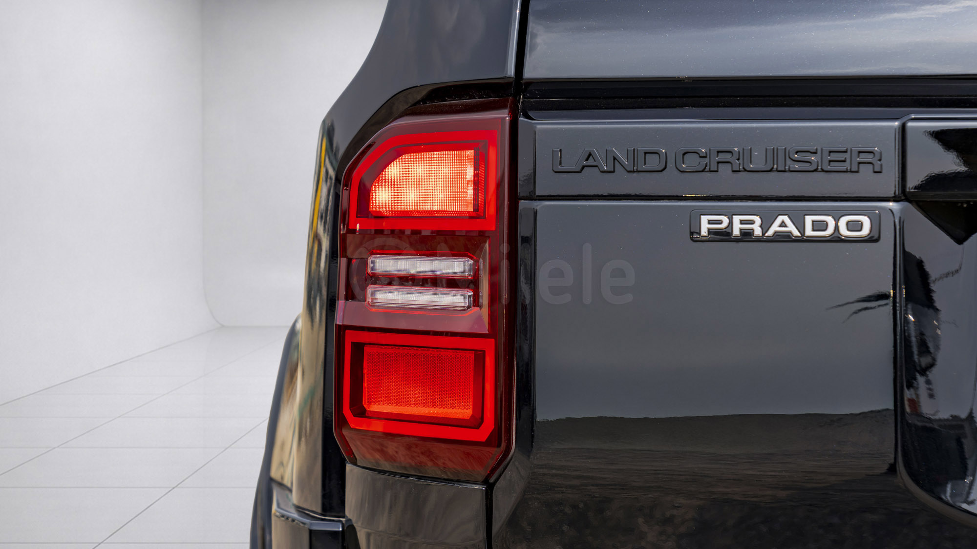 
(LHD) TOYOTA PRADO 250 VX PREMIUM 2.8D AT MY2026 – ATTITUDE BLACK full									