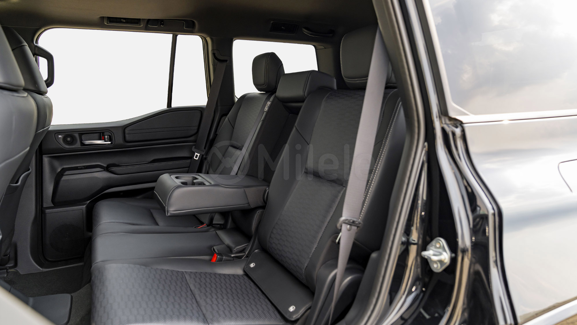 
(LHD) TOYOTA PRADO 250 VX PREMIUM 2.8D AT MY2026 – ATTITUDE BLACK full									