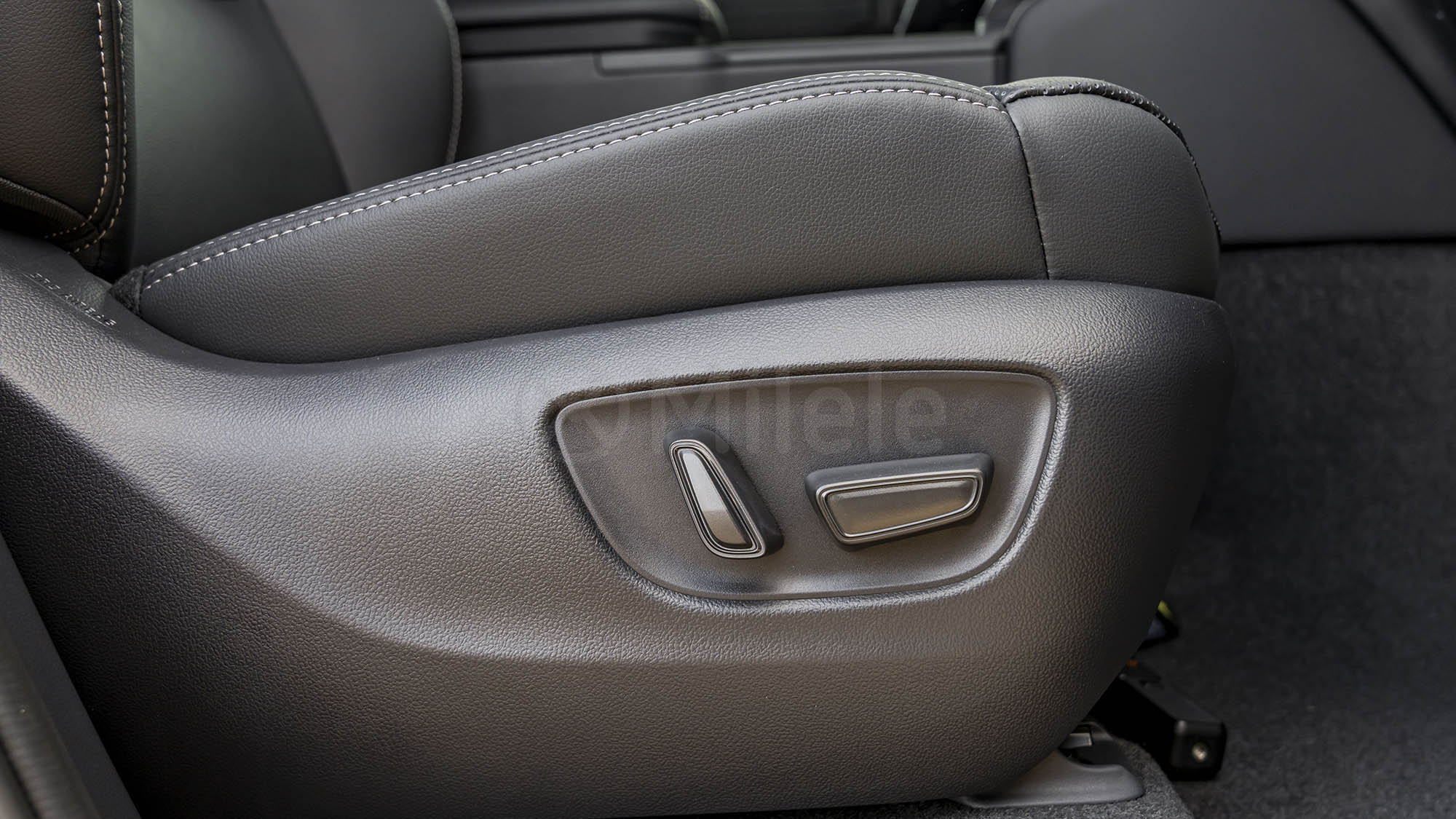 
(LHD) TOYOTA PRADO 250 VX PREMIUM 2.8D AT MY2026 – ATTITUDE BLACK full									