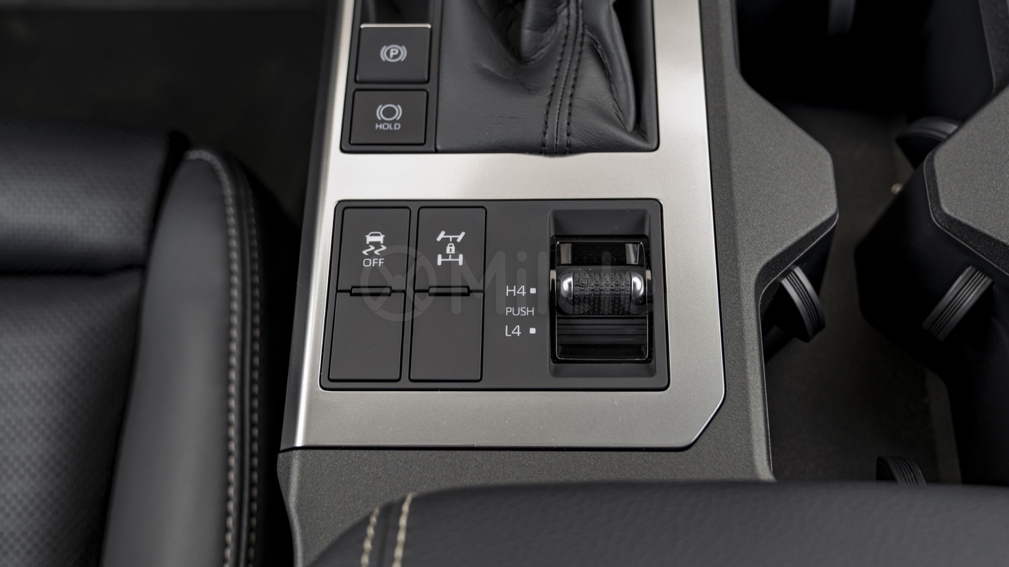
(LHD) TOYOTA PRADO 250 VX PREMIUM 2.8D AT MY2026 – ATTITUDE BLACK full									