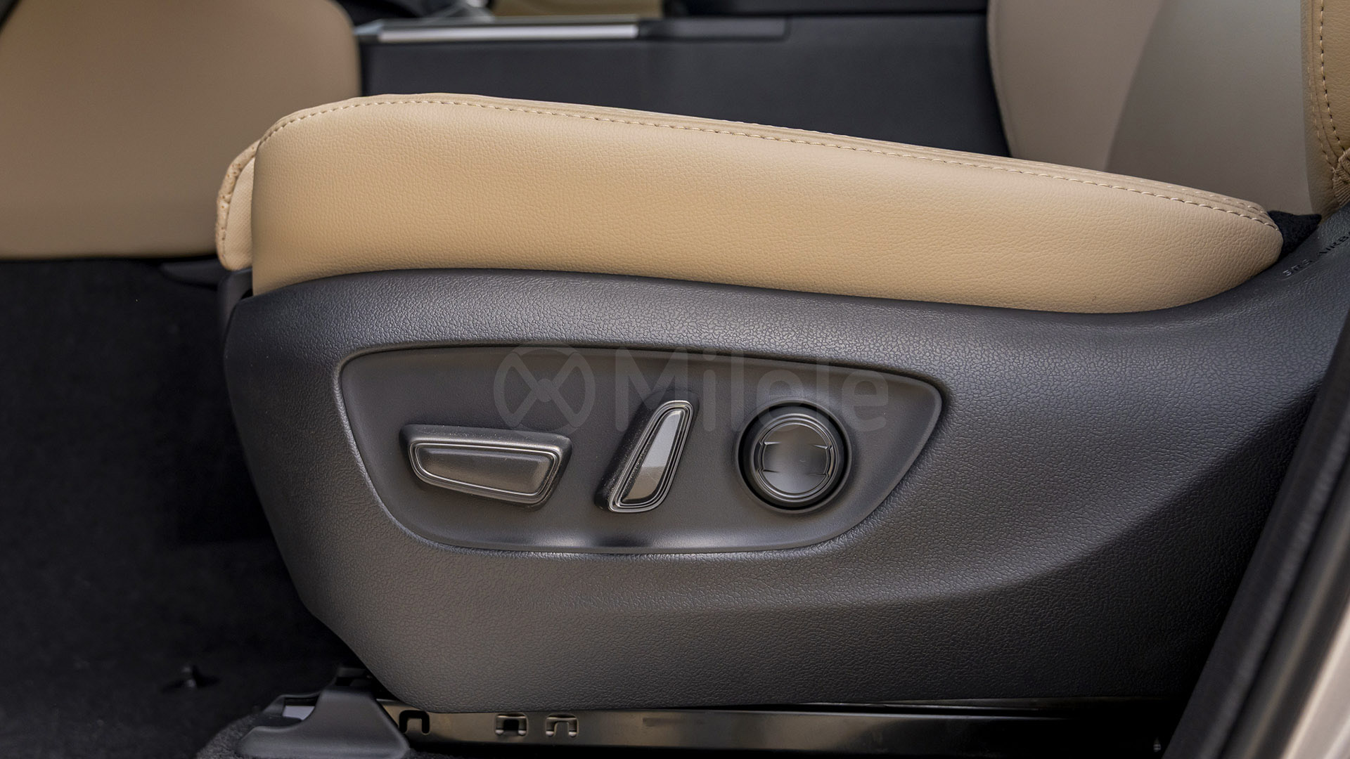 
								(LHD) TOYOTA PRADO 250 VX PREMIUM 2.8D AT MY2026 – BRONZE full									