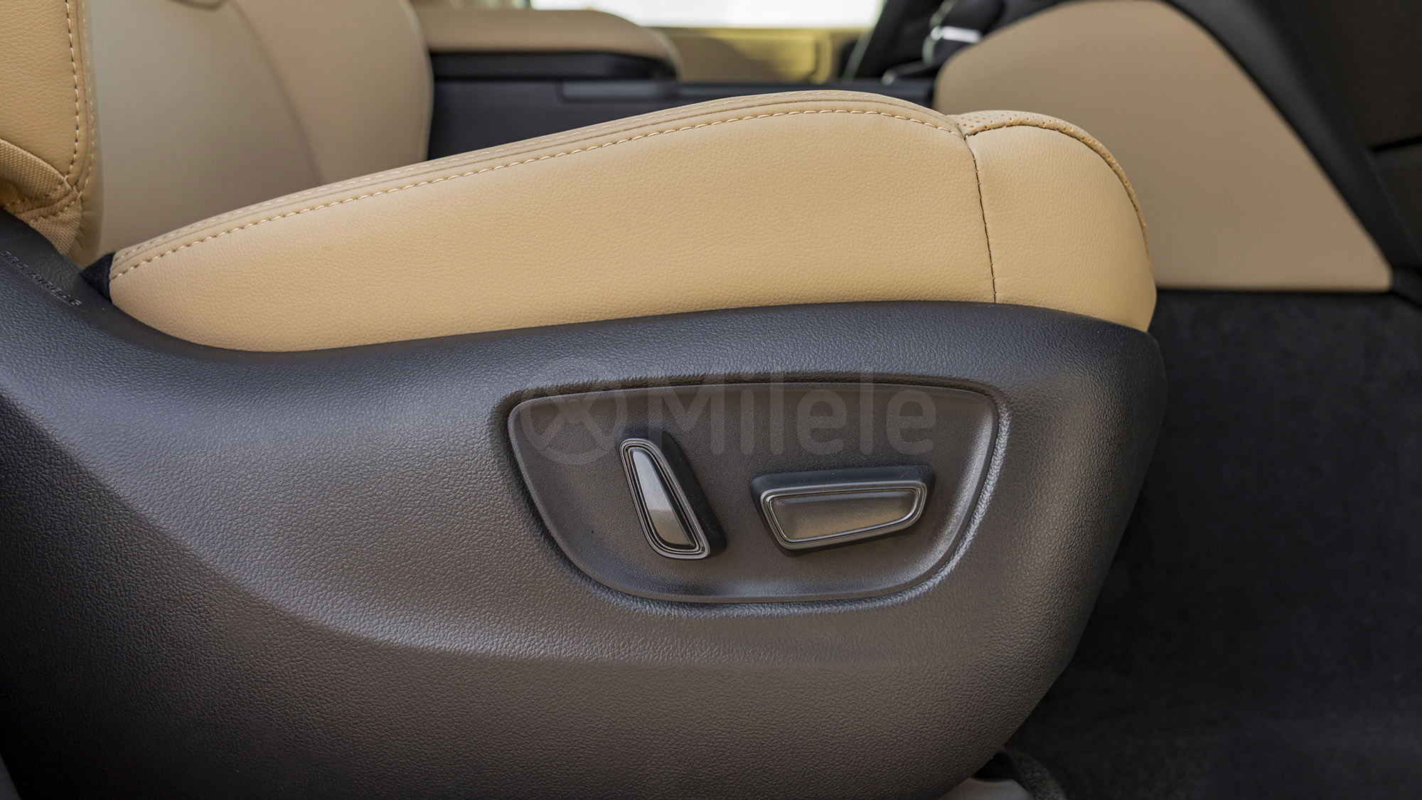 
(LHD) TOYOTA PRADO 250 VX PREMIUM 2.8D AT MY2026 – PLATINUMWHITEPEARLMC full									