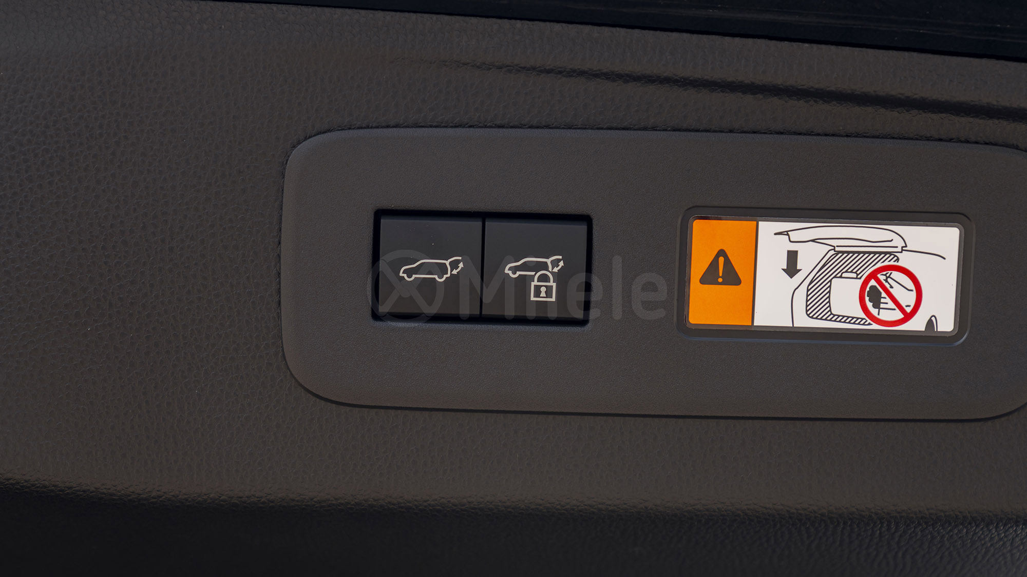 
								(LHD) TOYOTA PRADO 250 TXL 2.8D AT MY2026 – ATTITUDE BLACK full									