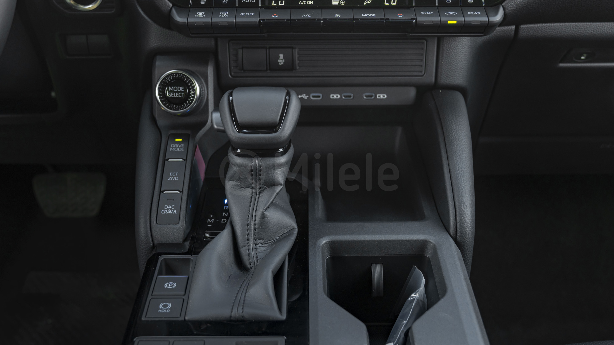 
								(LHD) TOYOTA PRADO 250 TXL 2.8D AT MY2026 – ATTITUDE BLACK full									