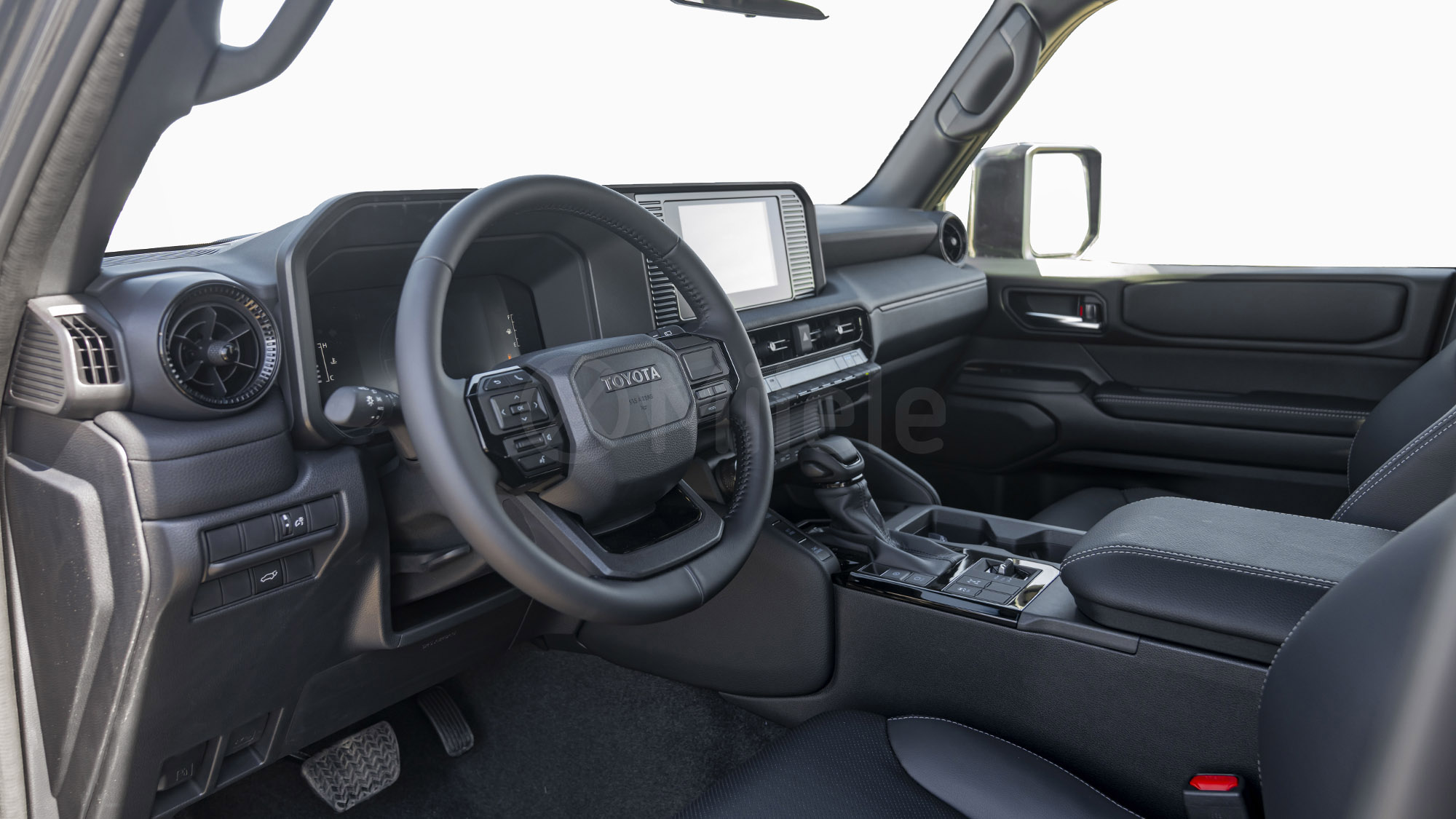 
								(LHD) TOYOTA PRADO 250 TXL 2.8D AT MY2026 – GREY full									