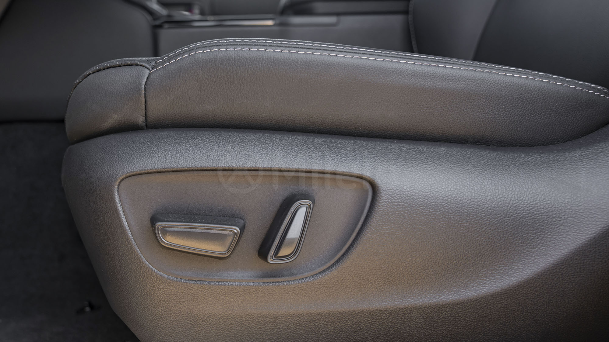 
								(LHD) TOYOTA PRADO 250 TXL 2.8D AT MY2026 – GREY full									