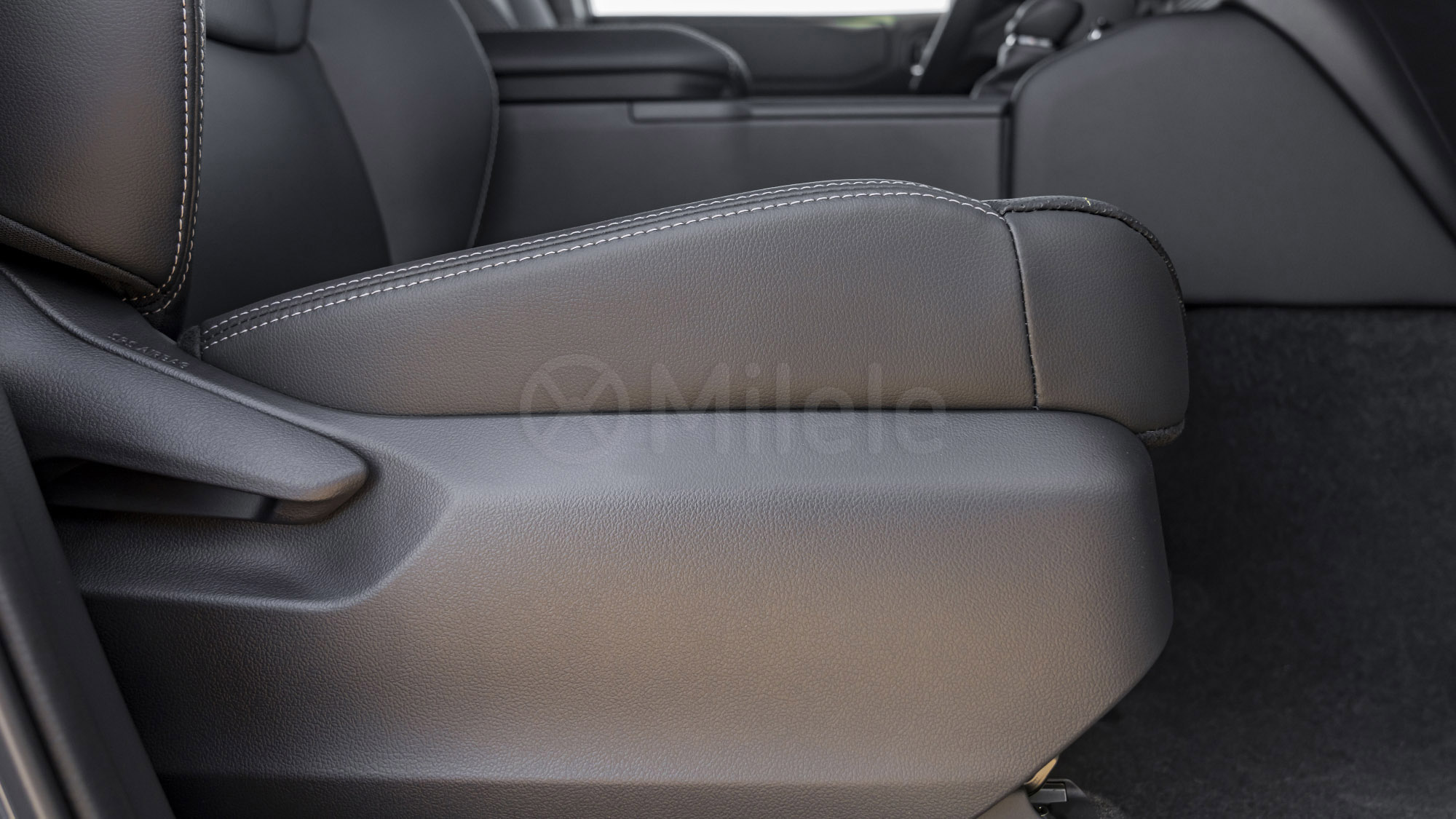 
								(LHD) TOYOTA PRADO 250 TXL 2.8D AT MY2026 – GREY full									
