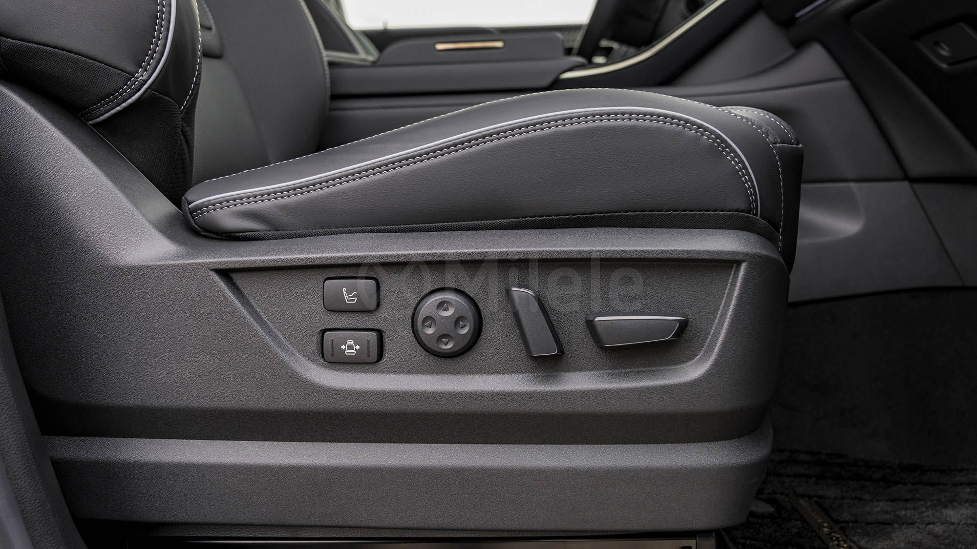 
(LHD) INFINITI QX80 AUTOGRAPH 3.5P AT 4X4 P.WINDOW MY2026 – BLACK full									
