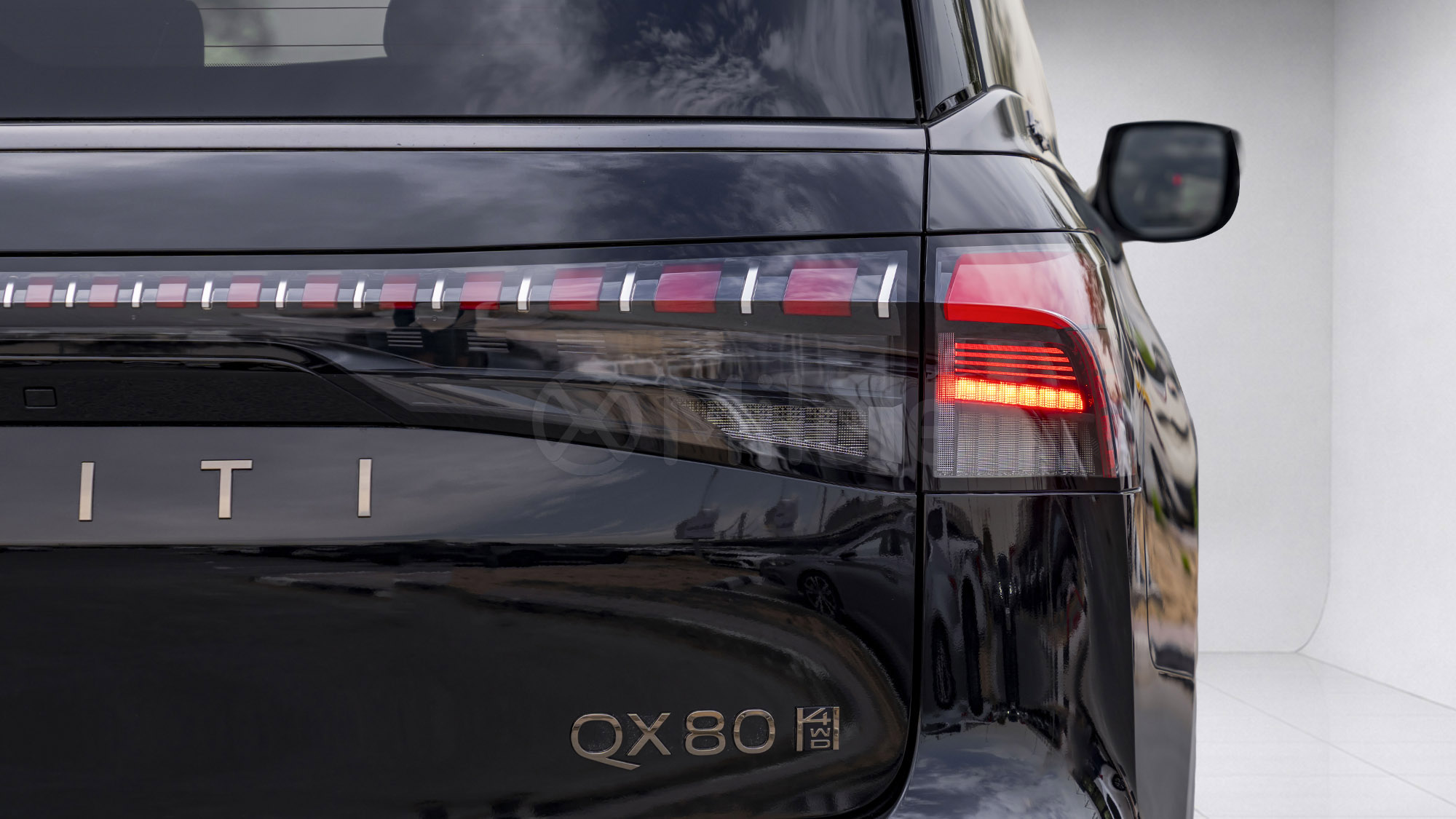 
(LHD) INFINITI QX80 AUTOGRAPH 3.5P AT 4X4 P.WINDOW MY2026 – BLACK RED full									