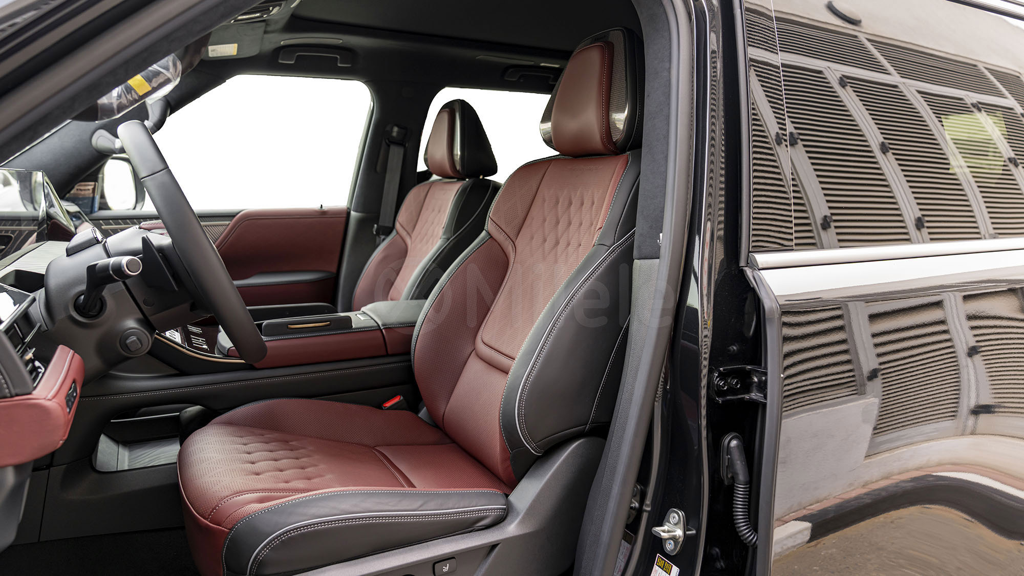 
(LHD) INFINITI QX80 AUTOGRAPH 3.5P AT 4X4 P.WINDOW MY2026 – BLACK RED full									