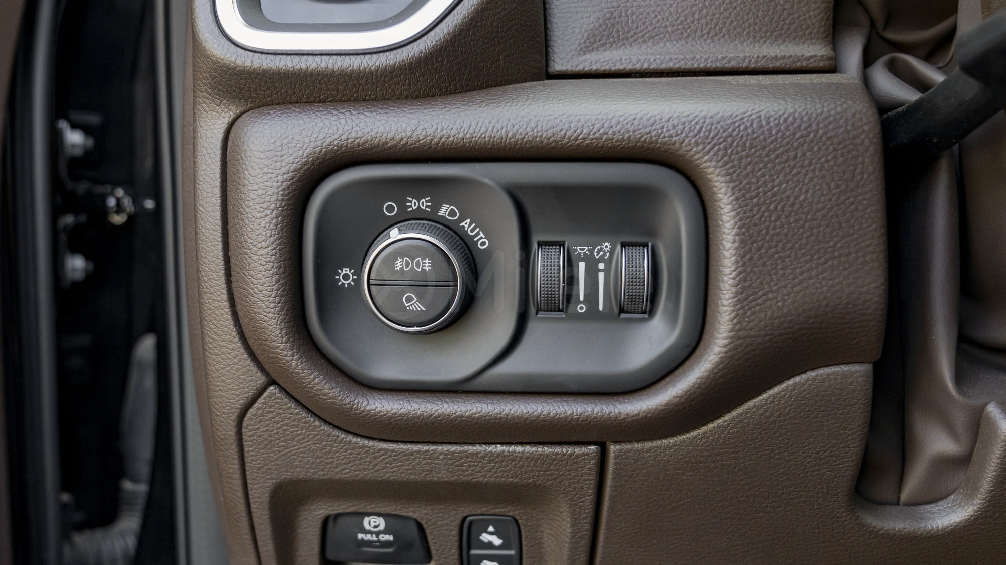 
(LHD) DODGE RAM 1500 LARAMIE 3.0P AT 4WD MY2025 – BLACK full									