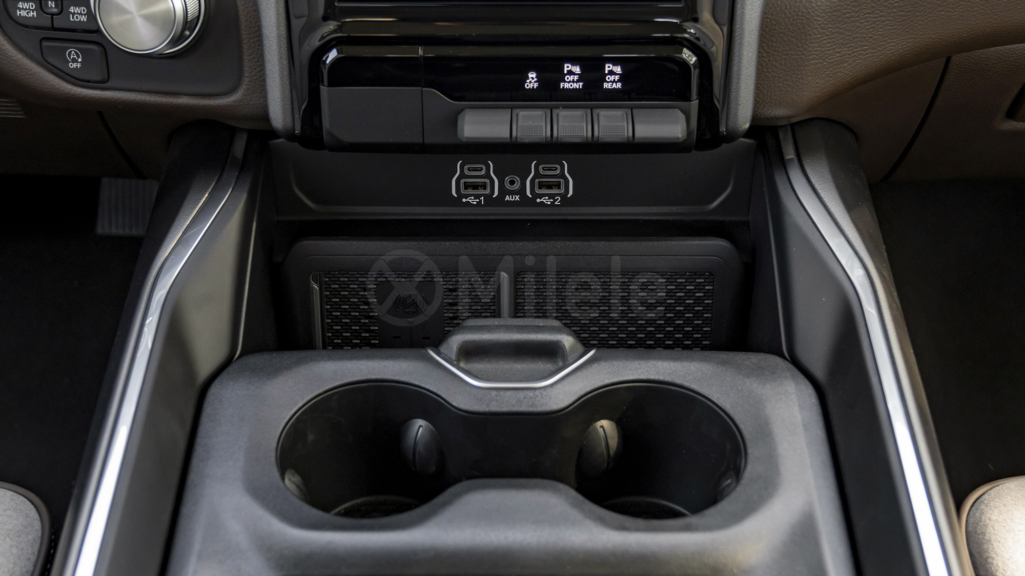 
(LHD) DODGE RAM 1500 LARAMIE 3.0P AT 4WD MY2025 – BLACK full									