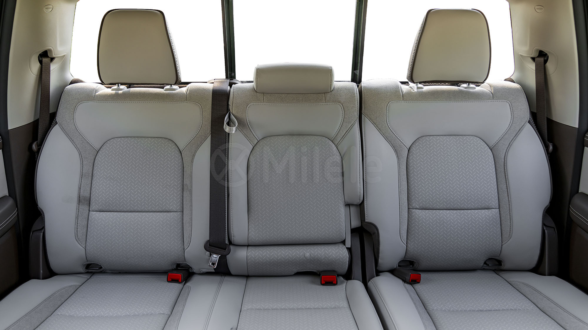 
(LHD) DODGE RAM 1500 LARAMIE 3.0P AT 4WD MY2025 – BLACK full									
