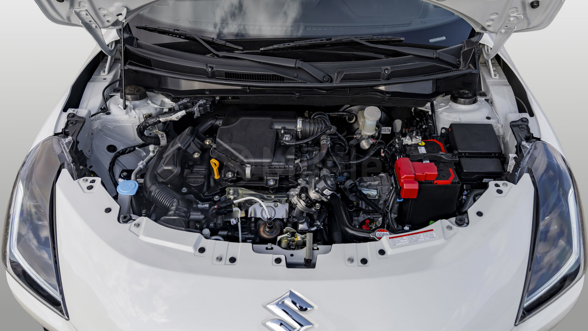 
								(LHD) SUZUKI SWIFT GLX 1.2P AT MY2026 – BluishBlackPearlRoofArcticWhiteBody full									
