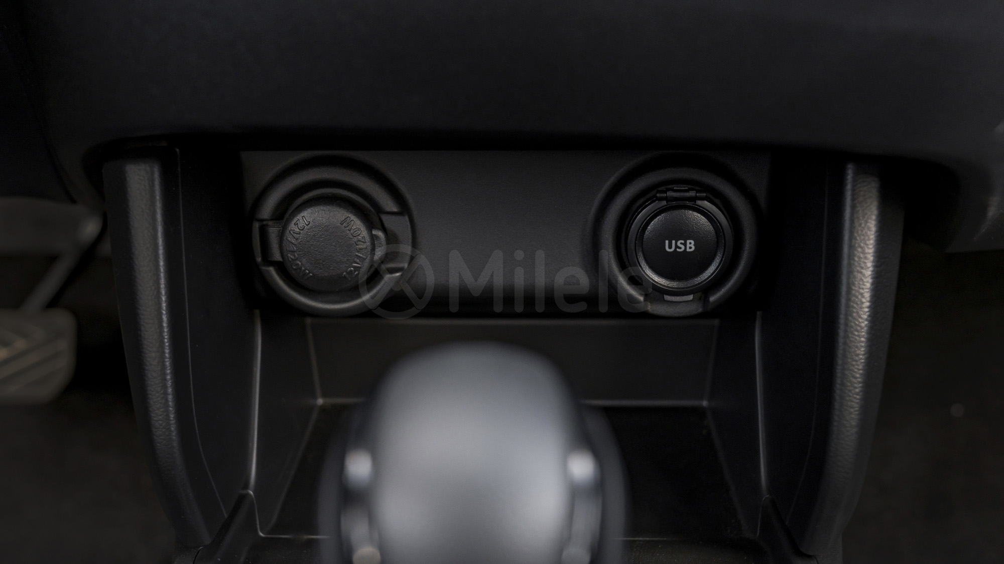 
								(LHD) SUZUKI SWIFT GLX 1.2P AT MY2026 – BluishBlackPearlRoofArcticWhiteBody full									