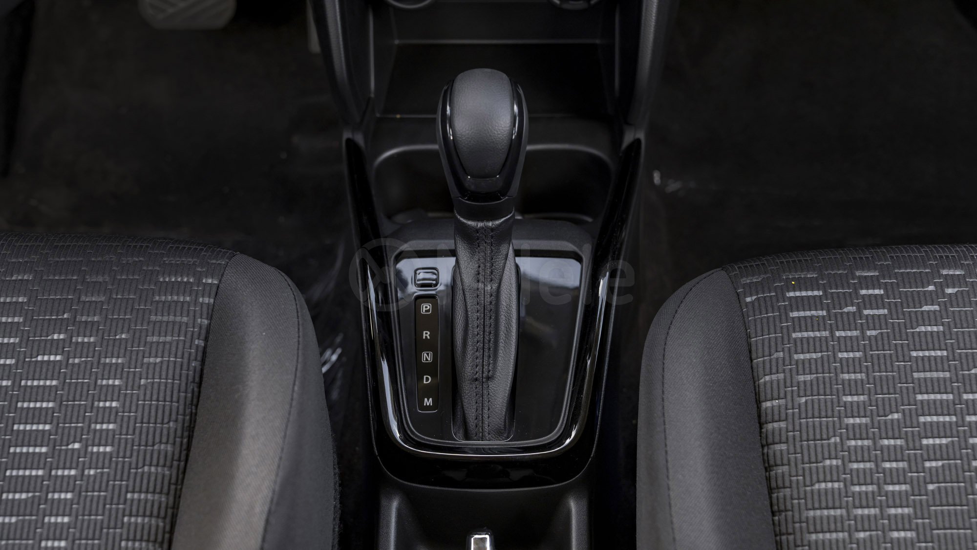 
								(LHD) SUZUKI SWIFT GLX 1.2P AT MY2026 – BluishBlackPearlRoofArcticWhiteBody full									