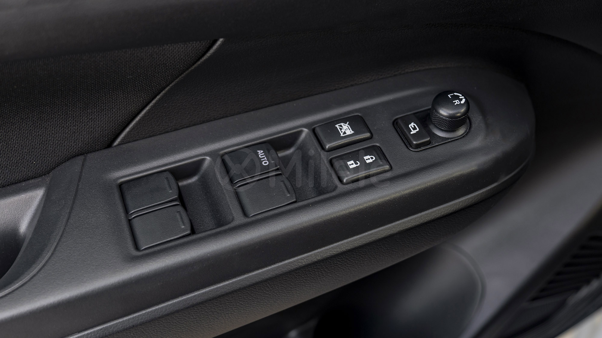 
								(LHD) SUZUKI SWIFT GLX 1.2P AT MY2026 – BluishBlackPearlRoofArcticWhiteBody full									