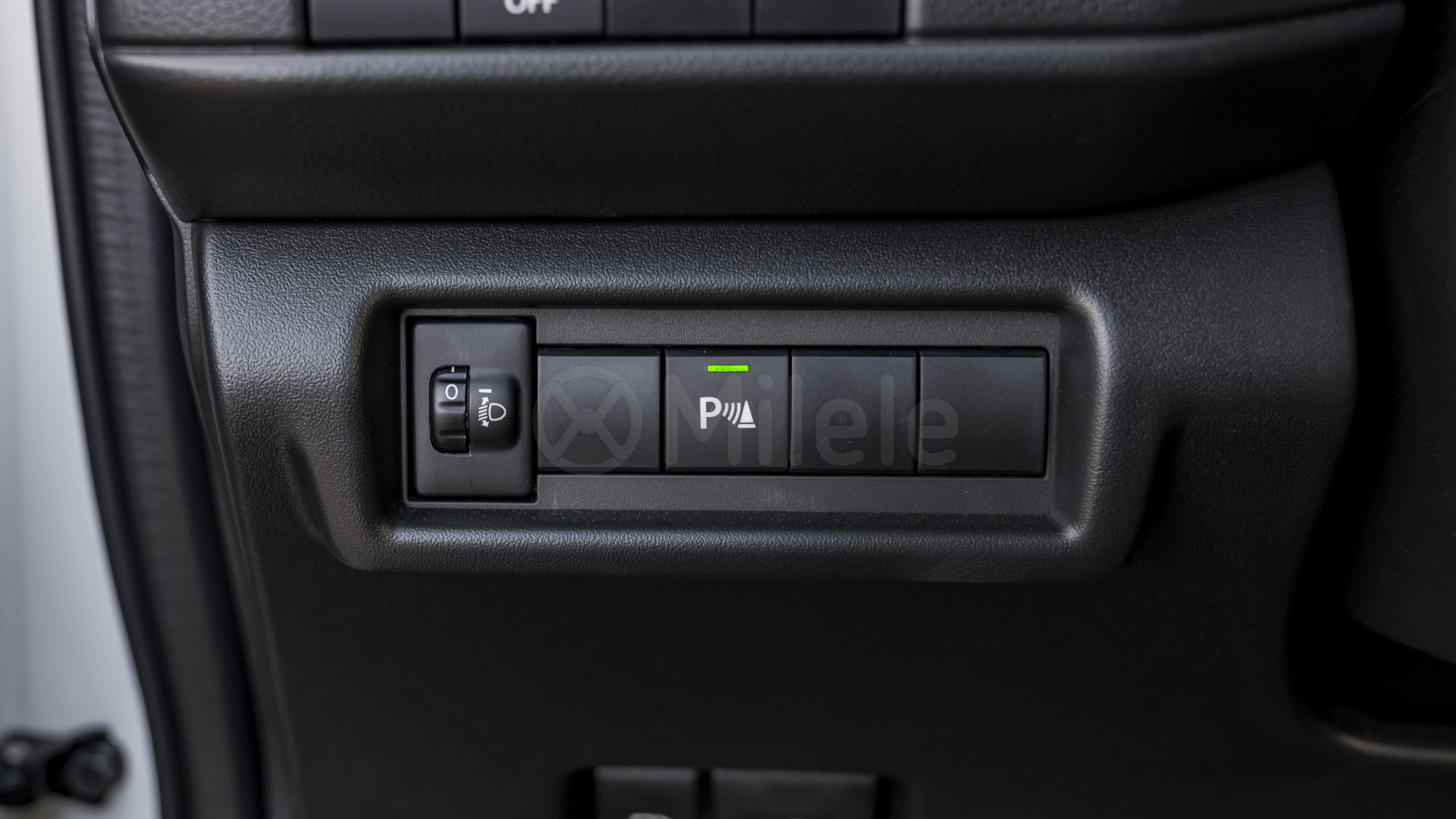 
								(LHD) SUZUKI SWIFT GLX 1.2P AT MY2026 – BluishBlackPearlRoofArcticWhiteBody full									