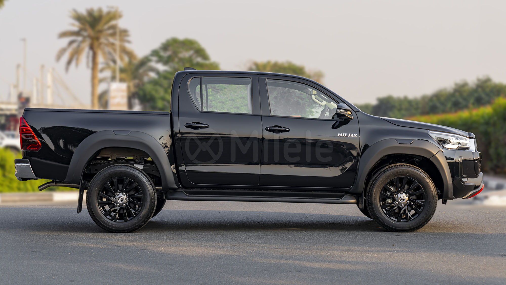 
								(RHD) TOYOTA HILUX DC 2.8D AT 4X4 MY2025 – BLACK full									