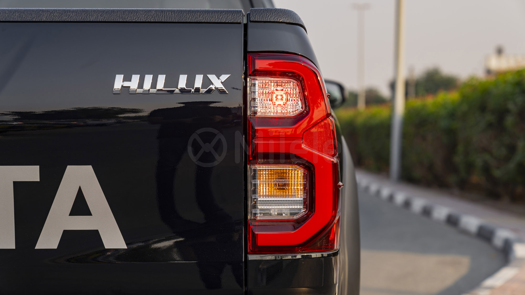 
								(RHD) TOYOTA HILUX DC 2.8D AT 4X4 MY2025 – BLACK full									