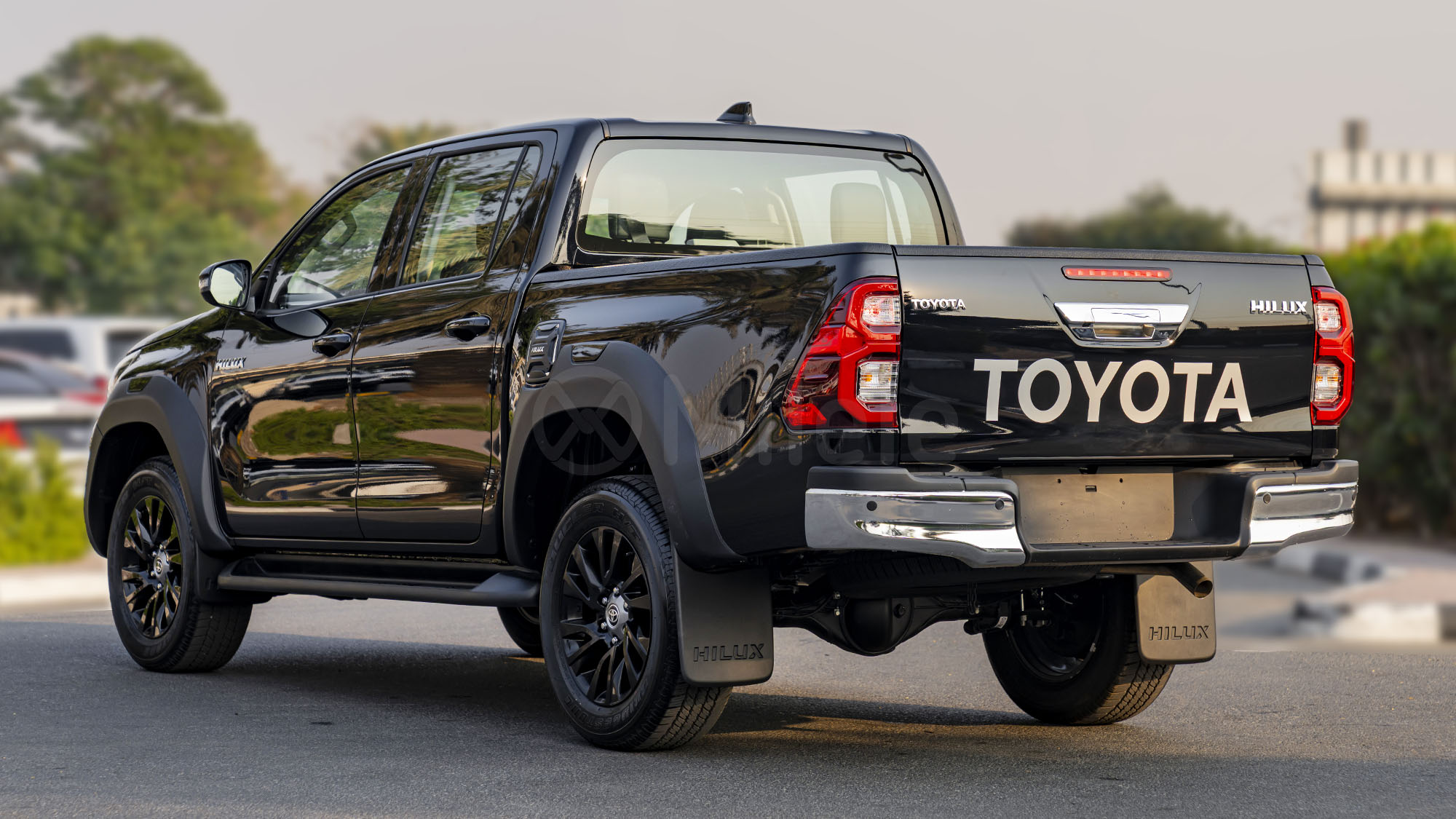 
								(RHD) TOYOTA HILUX DC 2.8D AT 4X4 MY2025 – BLACK full									