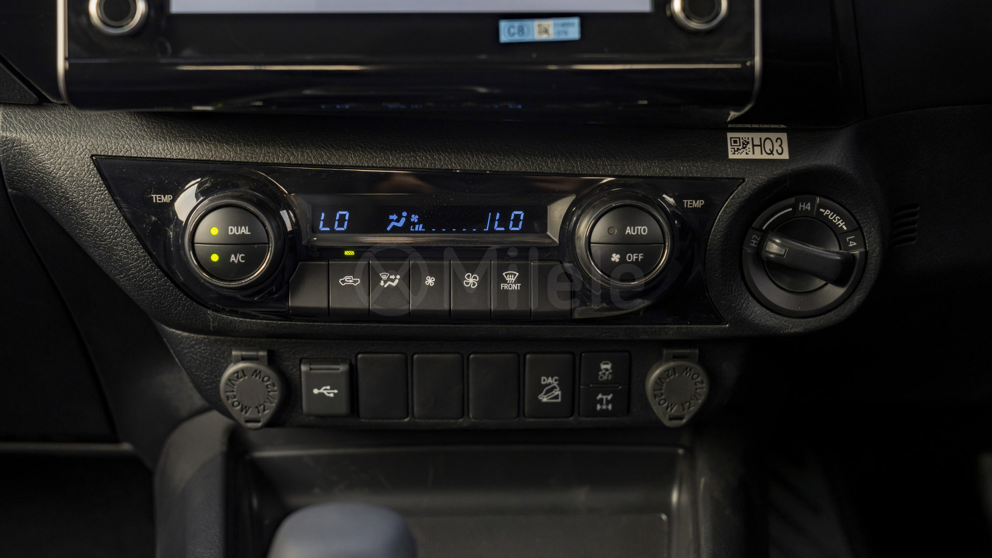 
								(RHD) TOYOTA HILUX DC 2.8D AT 4X4 MY2025 – BLACK full									
