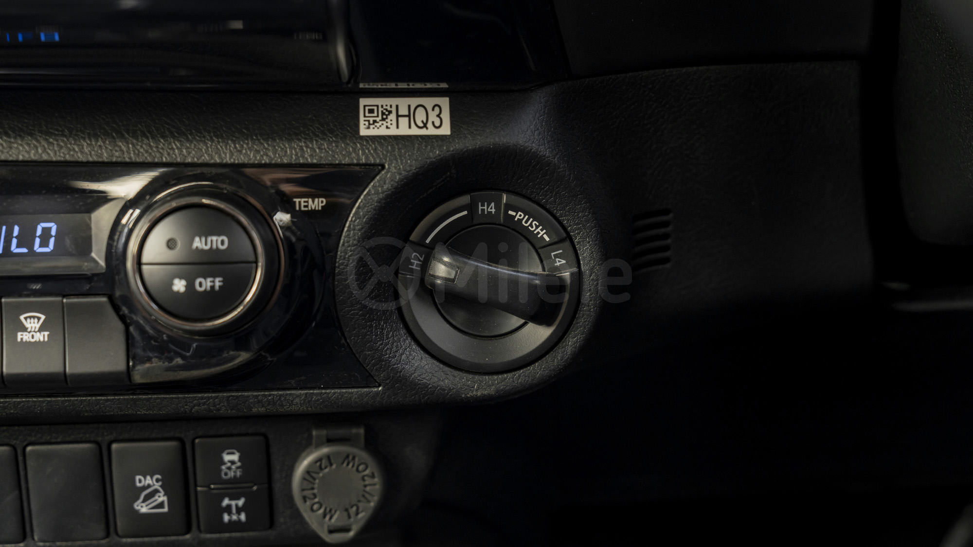 
								(RHD) TOYOTA HILUX DC 2.8D AT 4X4 MY2025 – BLACK full									