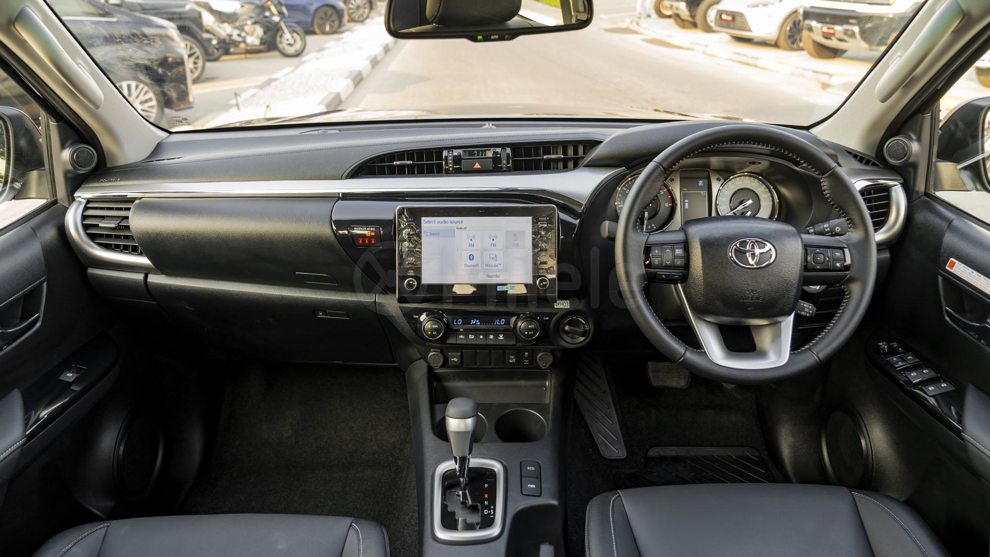 
								(RHD) TOYOTA HILUX DC 2.8D AT 4X4 MY2025 – BLACK full									