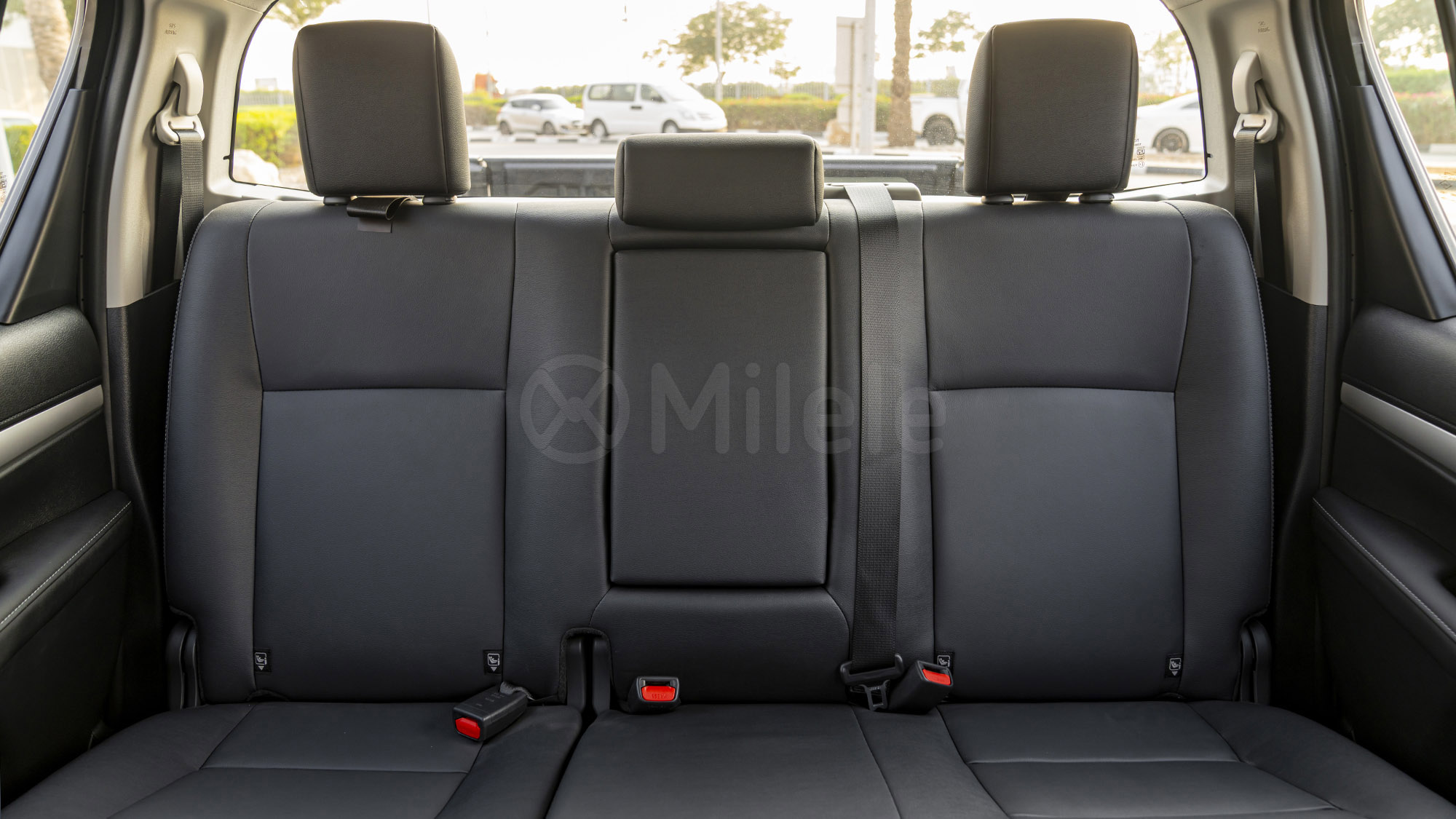
								(RHD) TOYOTA HILUX DC 2.8D AT 4X4 MY2025 – BLACK full									