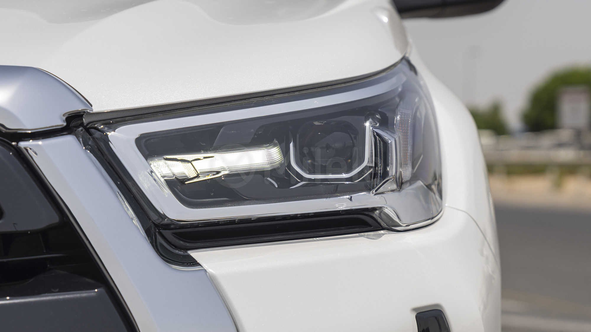 
								(RHD) TOYOTA HILUX DC 2.8D AT 4X4 MY2025 – WHITE full									