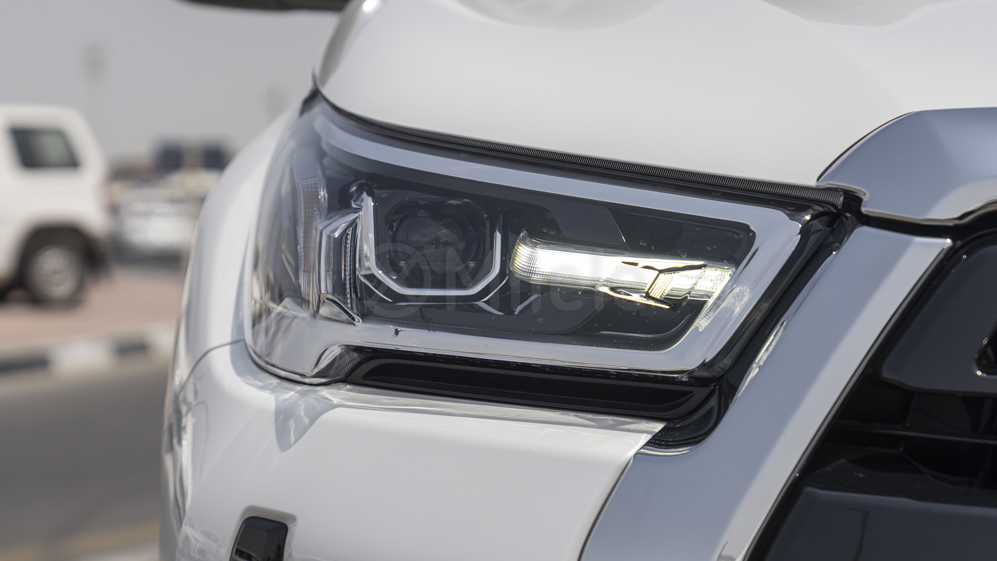 
								(RHD) TOYOTA HILUX DC 2.8D AT 4X4 MY2025 – WHITE full									