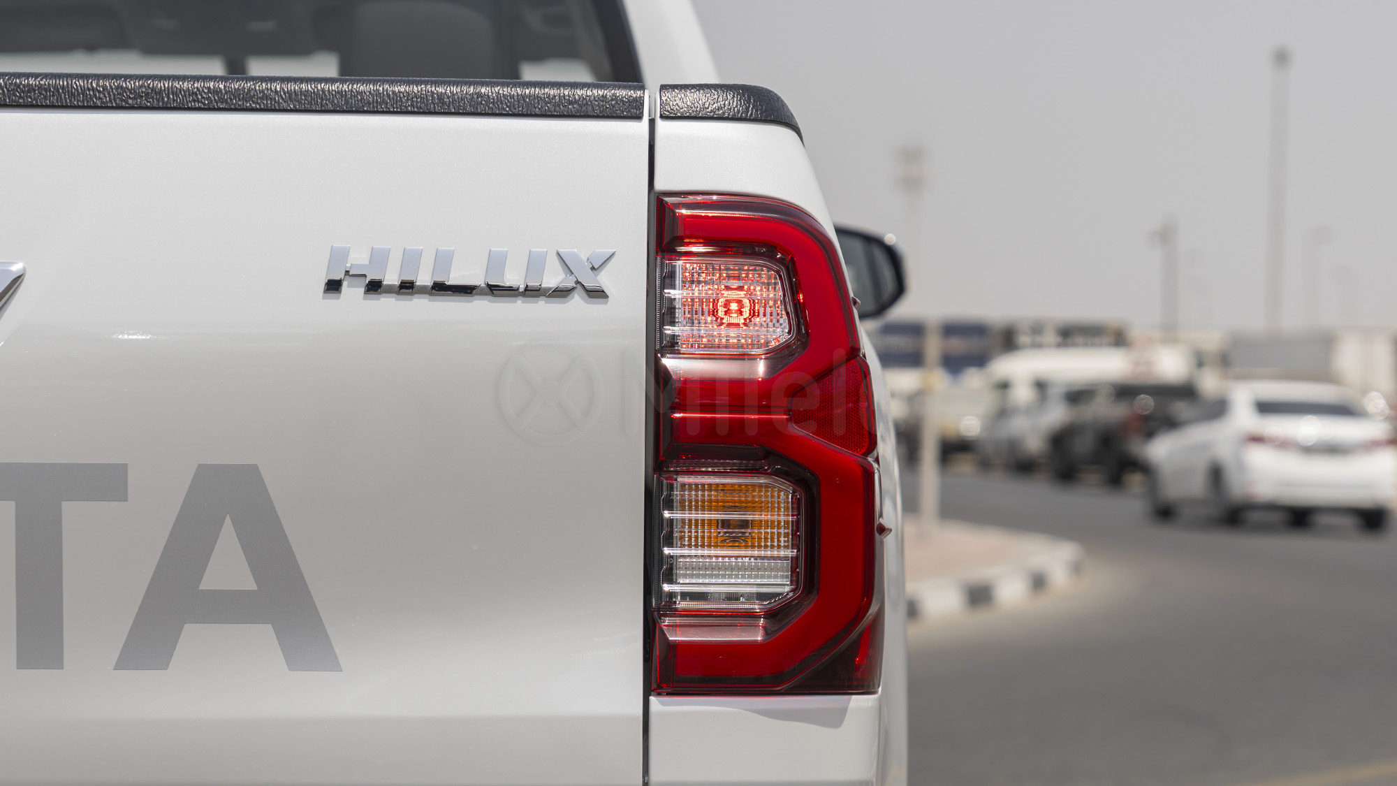 
								(RHD) TOYOTA HILUX DC 2.8D AT 4X4 MY2025 – WHITE full									