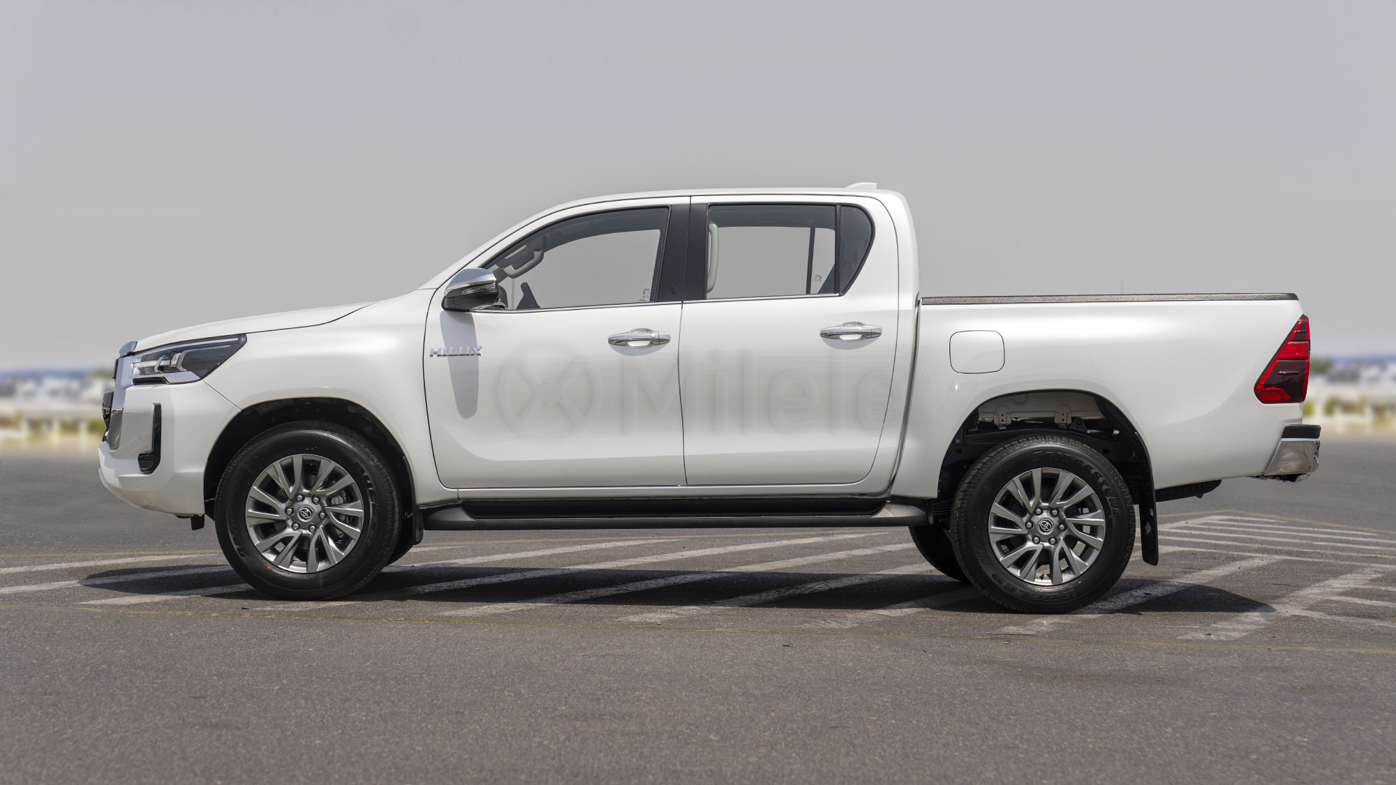 
								(RHD) TOYOTA HILUX DC 2.8D AT 4X4 MY2025 – WHITE full									