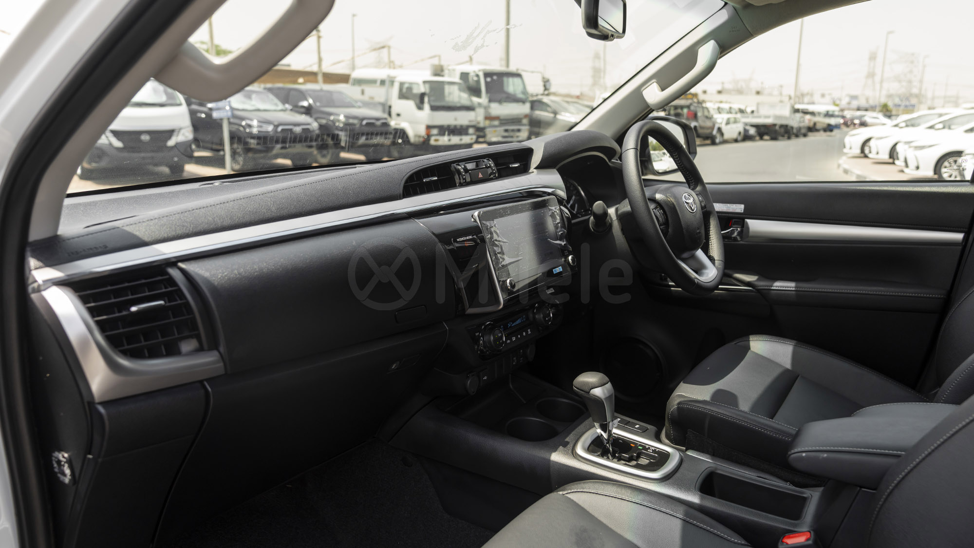
								(RHD) TOYOTA HILUX DC 2.8D AT 4X4 MY2025 – WHITE full									