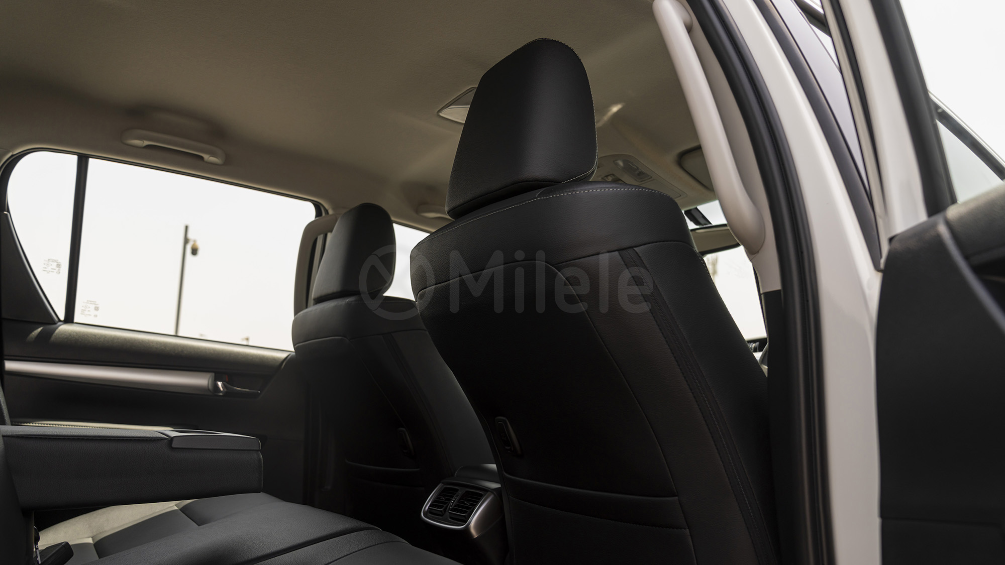 
								(RHD) TOYOTA HILUX DC 2.8D AT 4X4 MY2025 – WHITE full									