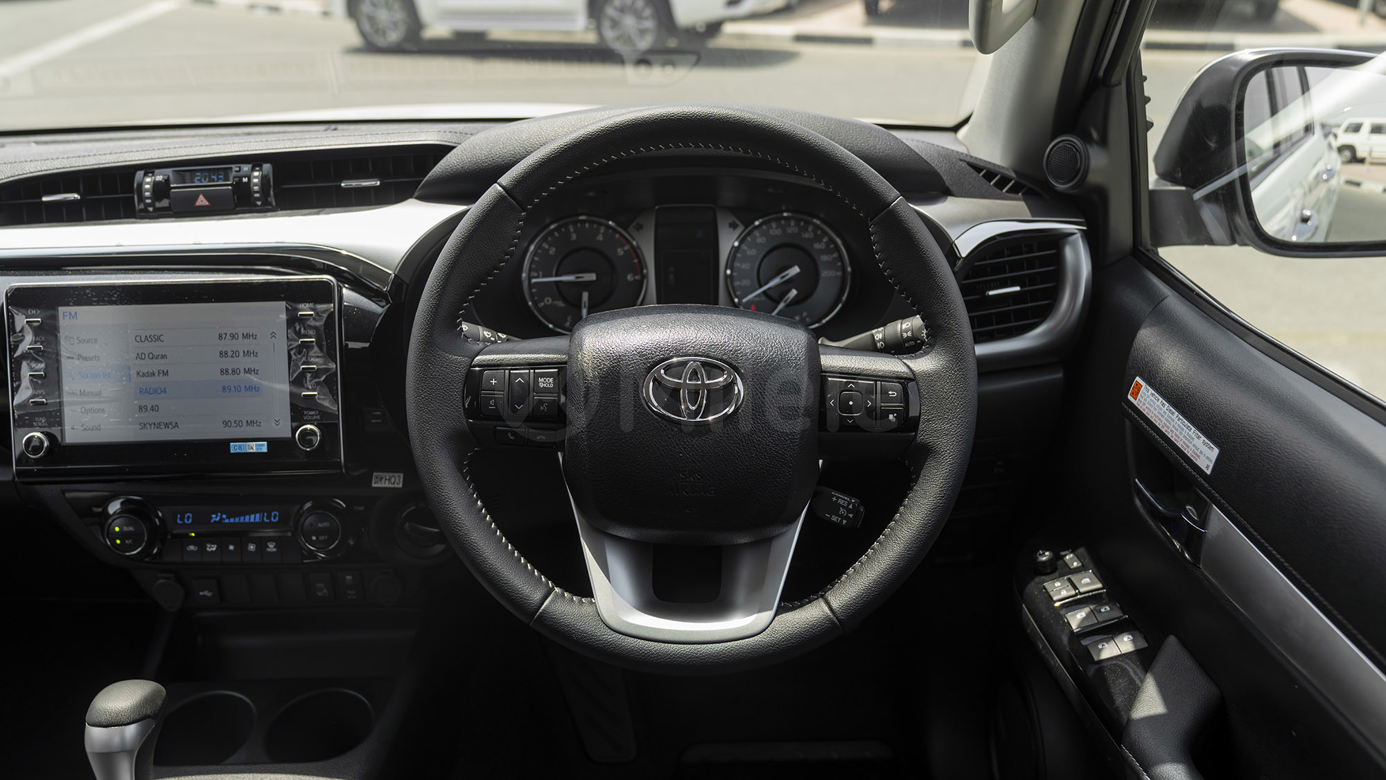 
								(RHD) TOYOTA HILUX DC 2.8D AT 4X4 MY2025 – WHITE full									