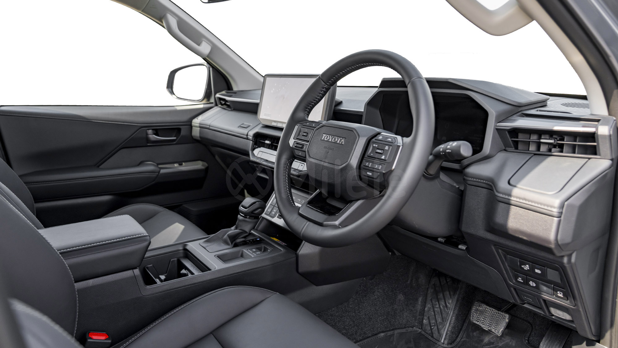 
								(RHD) TOYOTA HILUX TRAVO OVERLAND PLUS 2.8D AT MY2026 – GREY full									