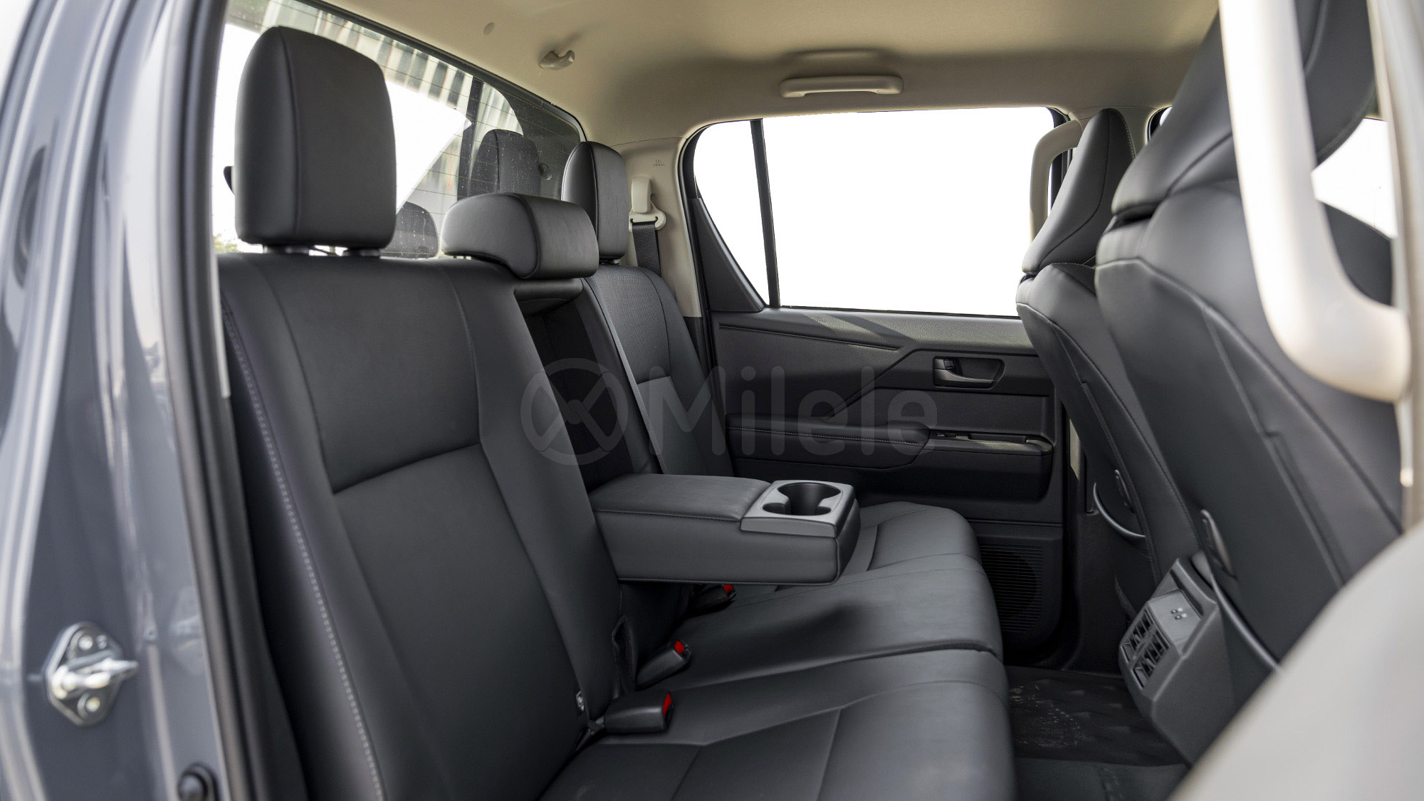
								(RHD) TOYOTA HILUX TRAVO OVERLAND PLUS 2.8D AT MY2026 – GREY full									