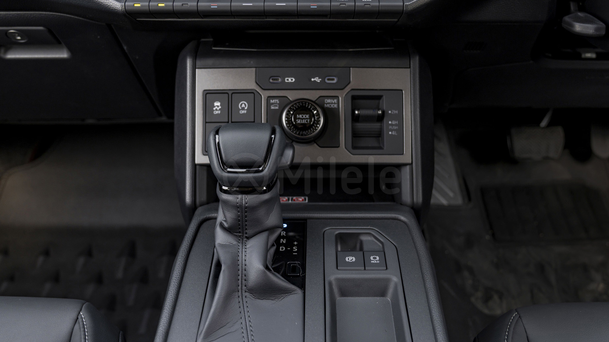 
								(RHD) TOYOTA HILUX TRAVO OVERLAND PLUS 2.8D AT MY2026 – GREY full									