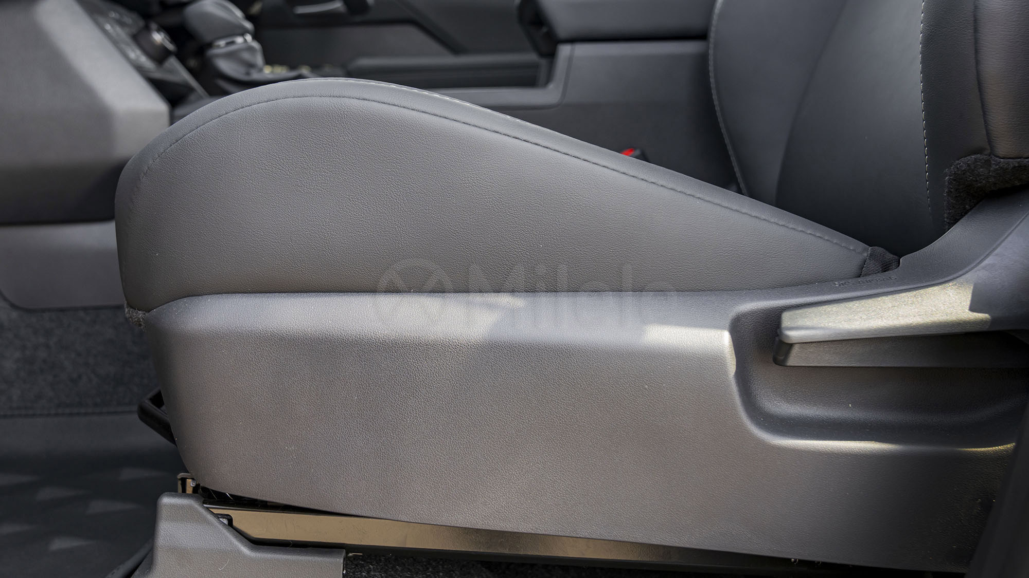 
								(RHD) TOYOTA HILUX TRAVO OVERLAND PLUS 2.8D AT MY2026 – GREY full									