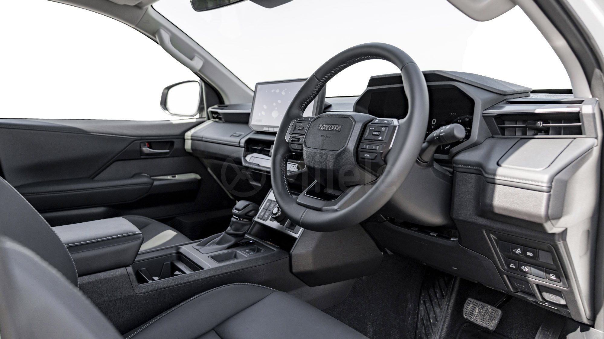 
								(RHD) TOYOTA HILUX TRAVO OVERLAND PLUS 2.8D AT MY2026 – White full									