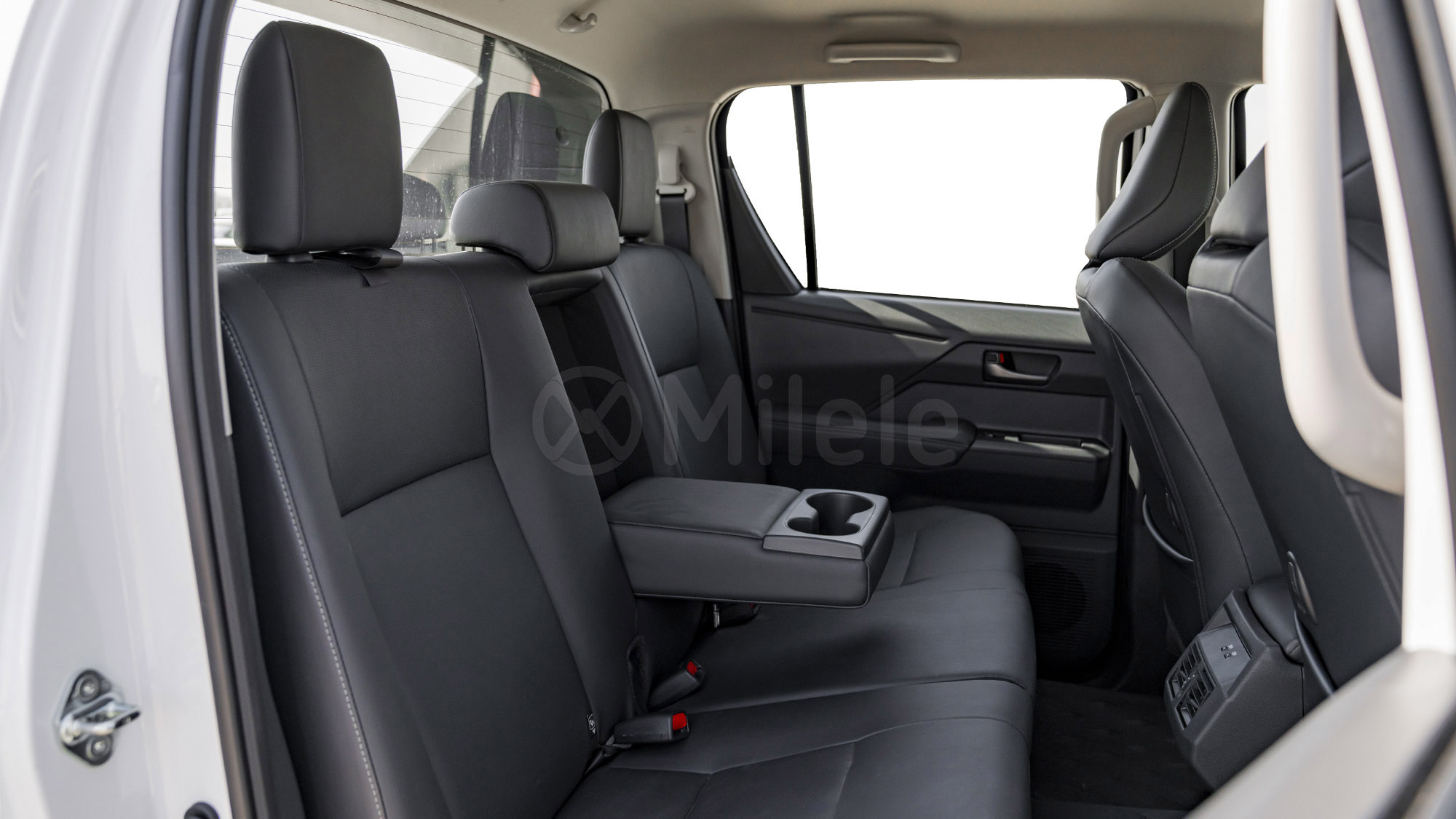 
								(RHD) TOYOTA HILUX TRAVO OVERLAND PLUS 2.8D AT MY2026 – White full									