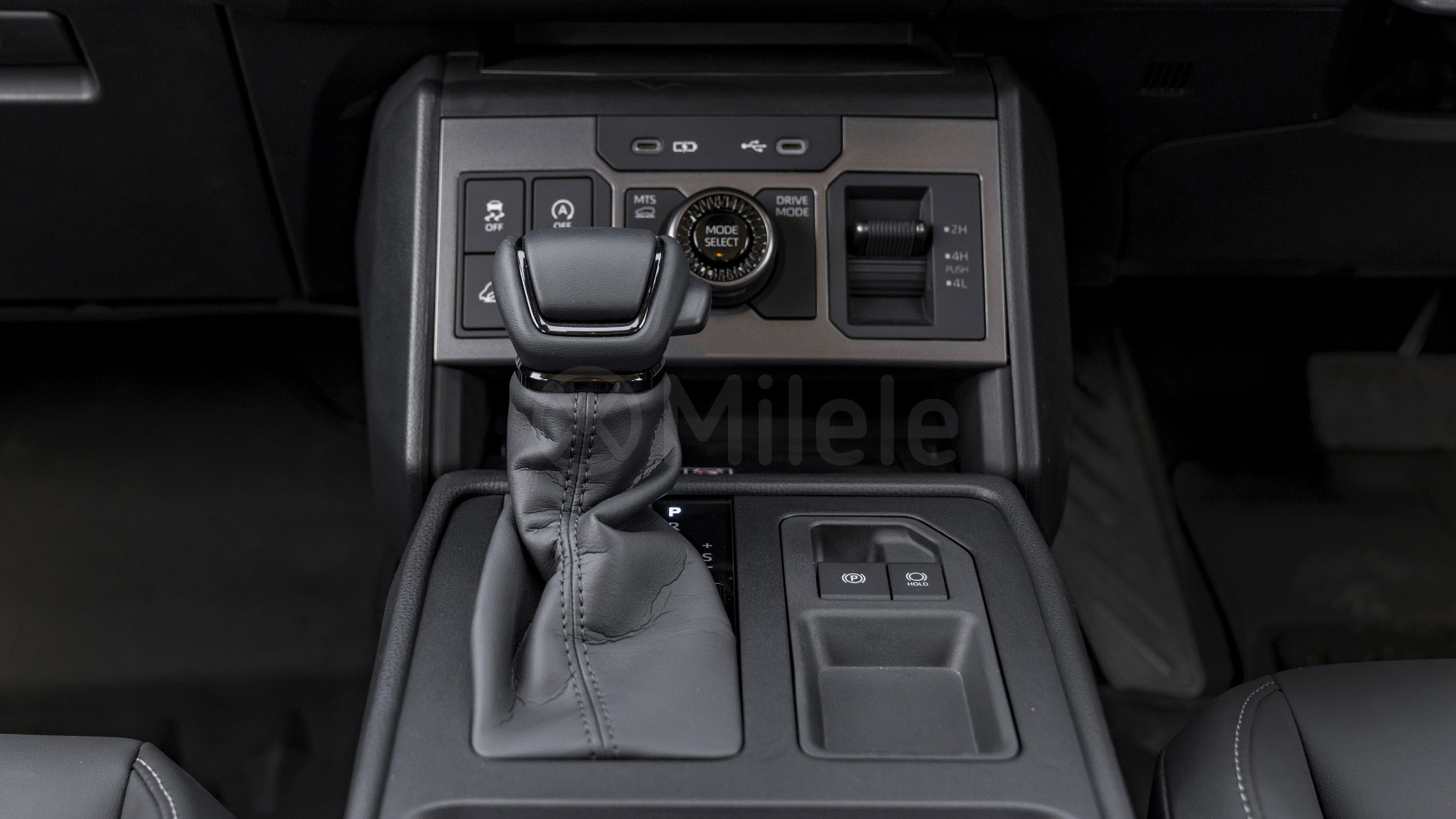 
								(RHD) TOYOTA HILUX TRAVO OVERLAND PLUS 2.8D AT MY2026 – White full									