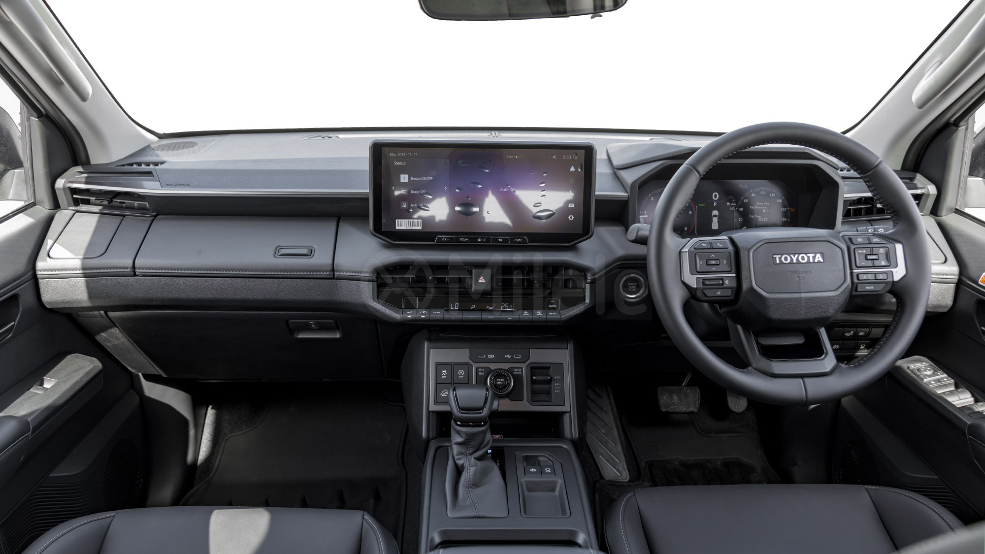 
								(RHD) TOYOTA HILUX TRAVO OVERLAND PLUS 2.8D AT MY2026 – White full									