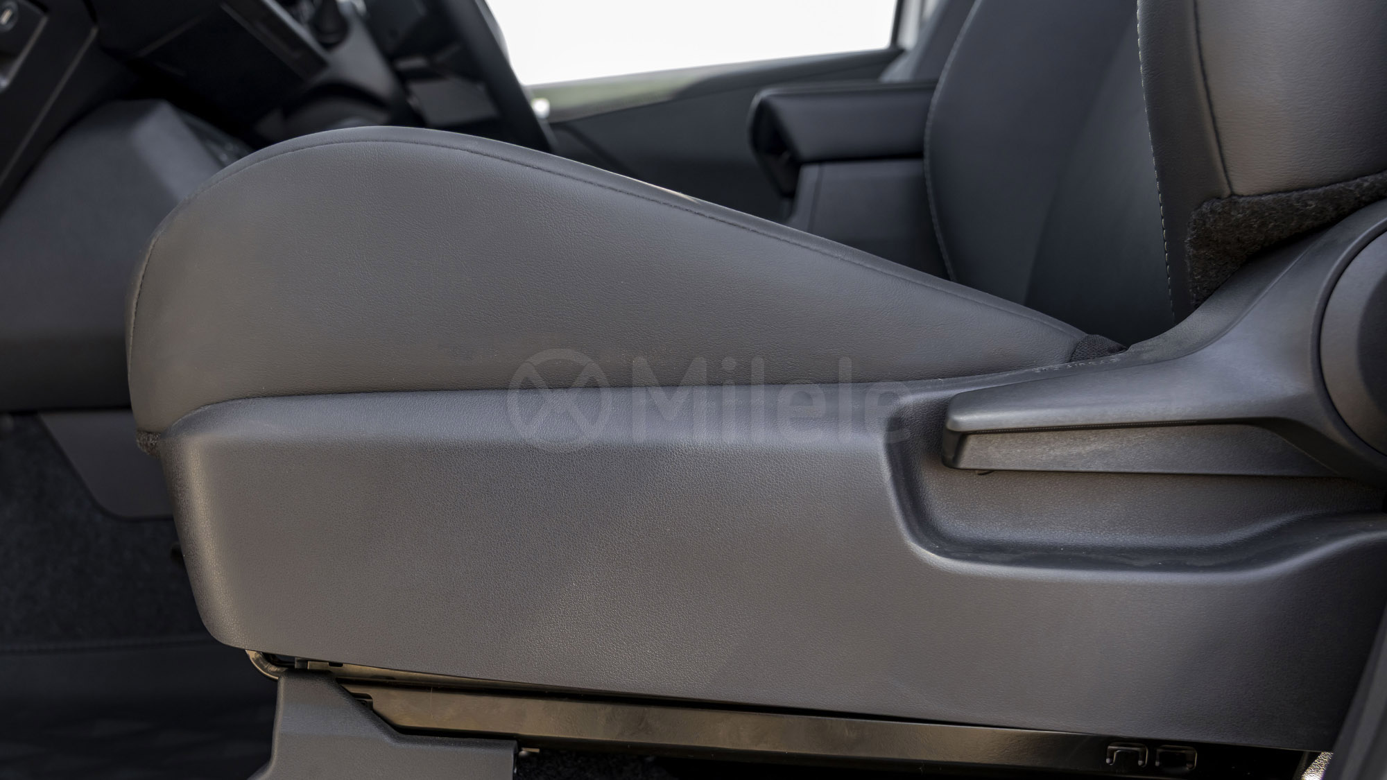 
								(RHD) TOYOTA HILUX TRAVO OVERLAND PLUS 2.8D AT MY2026 – White full									