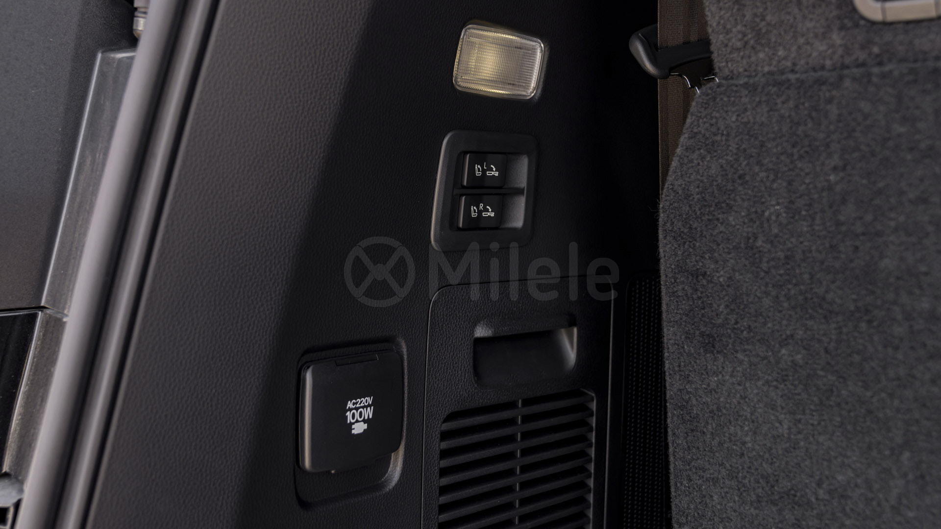 
								(RHD) TOYOTA LAND CRUISER 300 VXR 3.3D AT MY2026 – BLACK full									