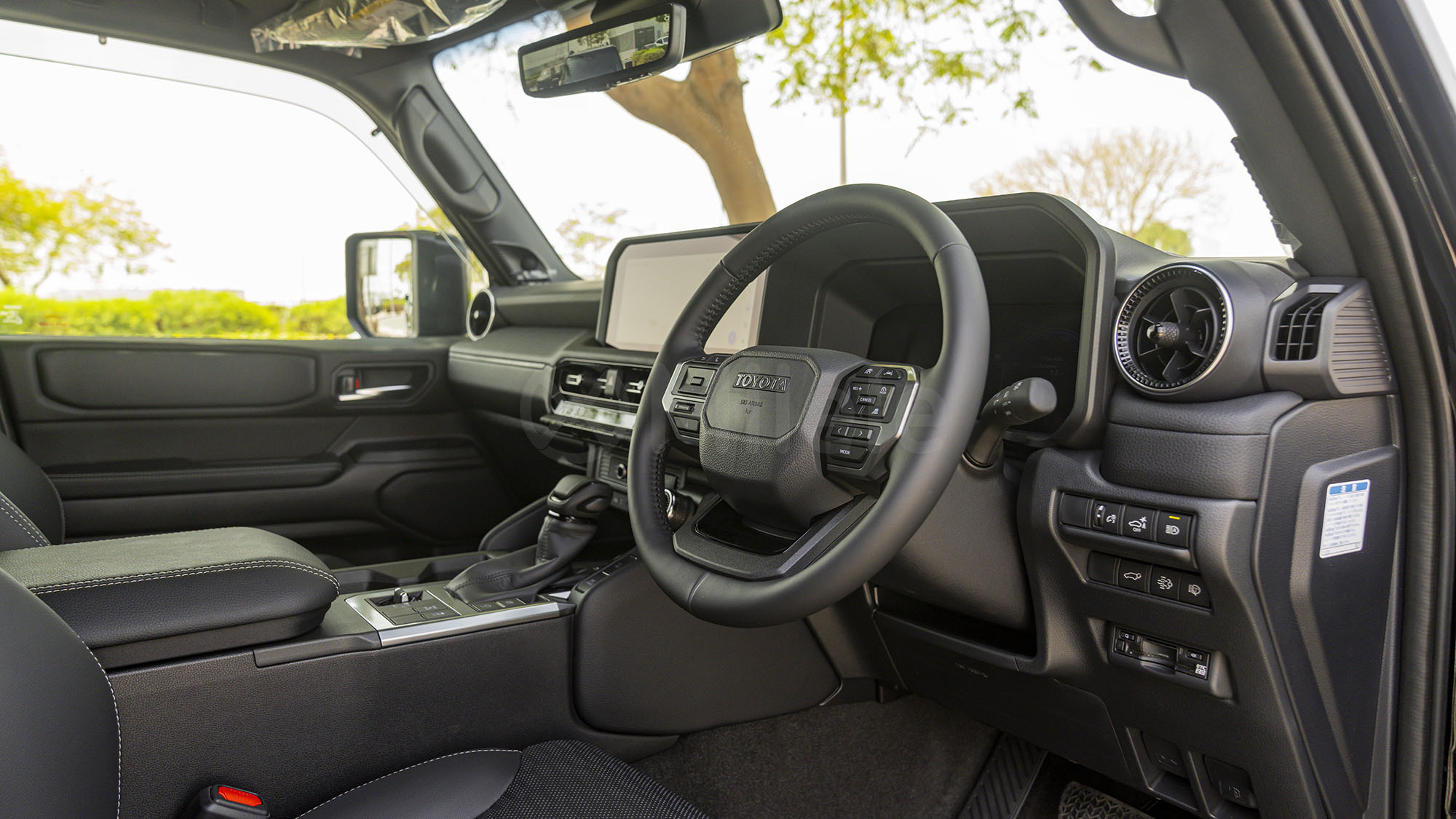 
								(RHD) TOYOTA PRADO 250 VX 2.8D AT MY2025 – BLACK full									