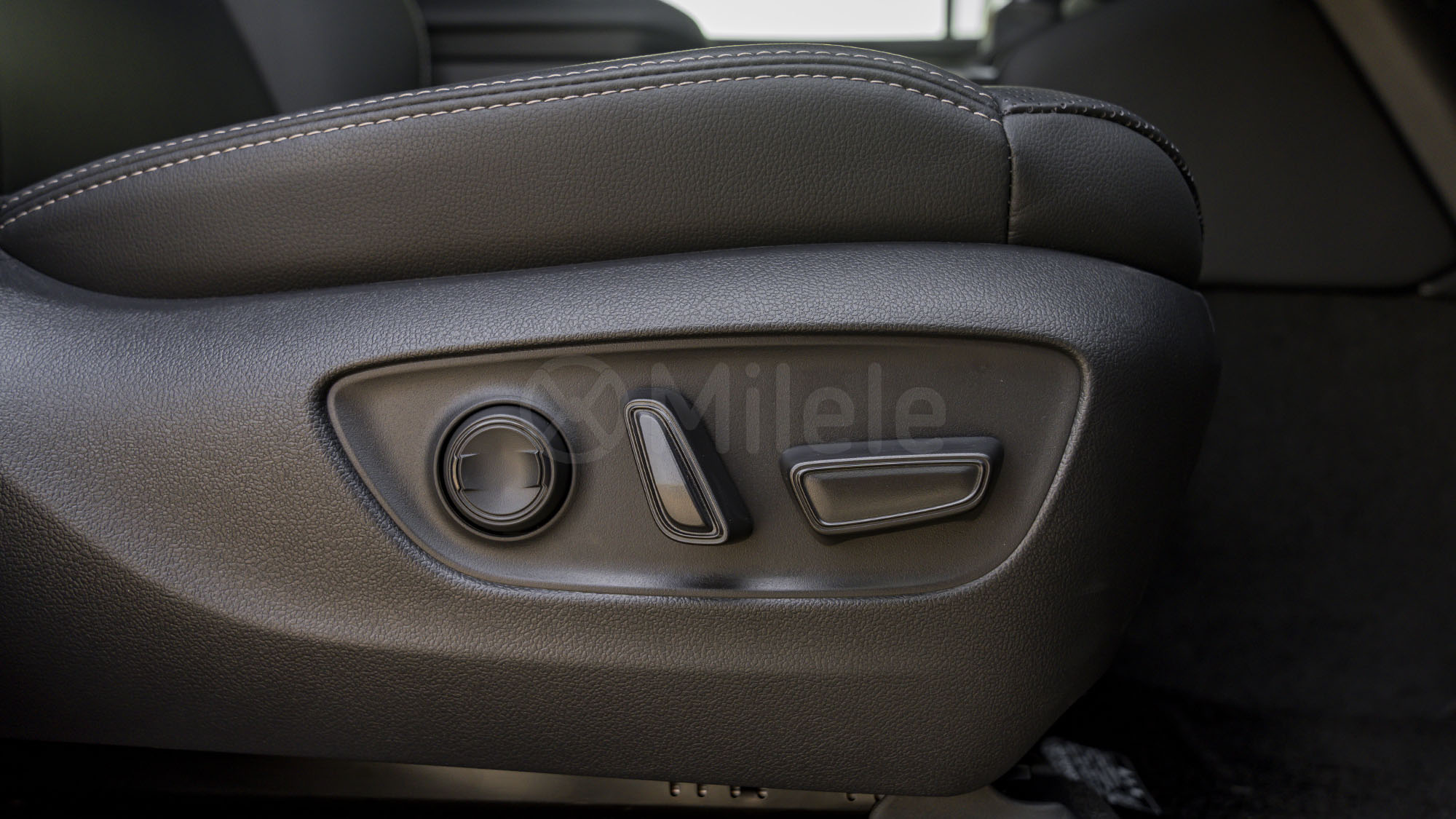
								(RHD) TOYOTA PRADO 250 VX 2.8D AT MY2025 – BLACK full									