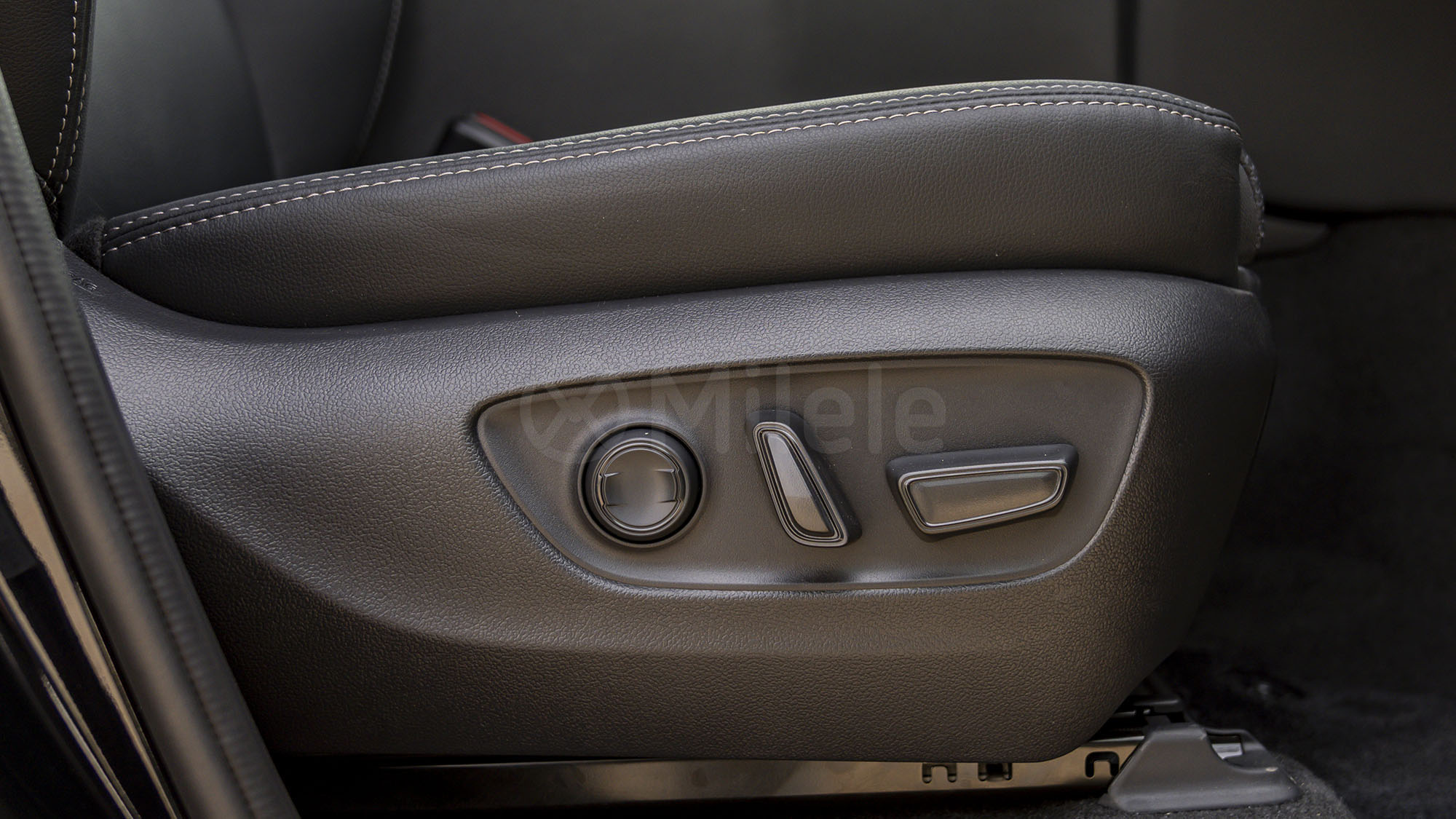 
								(RHD) TOYOTA PRADO 250 KAKADU 2.8D AT 4X4 MY2025 – BLACK full									