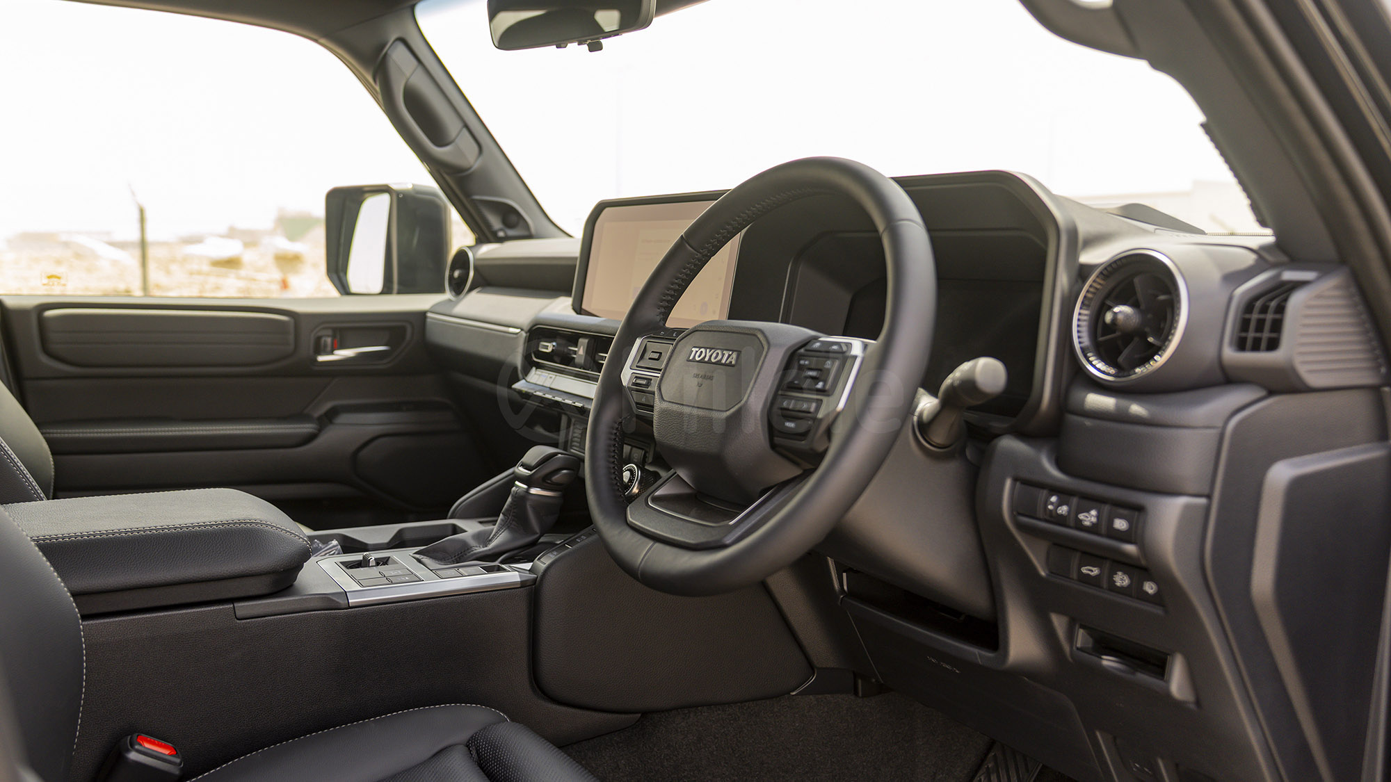 
								(RHD) TOYOTA PRADO 250 KAKADU 2.8D AT 4X4 MY2025 – BLACK full									